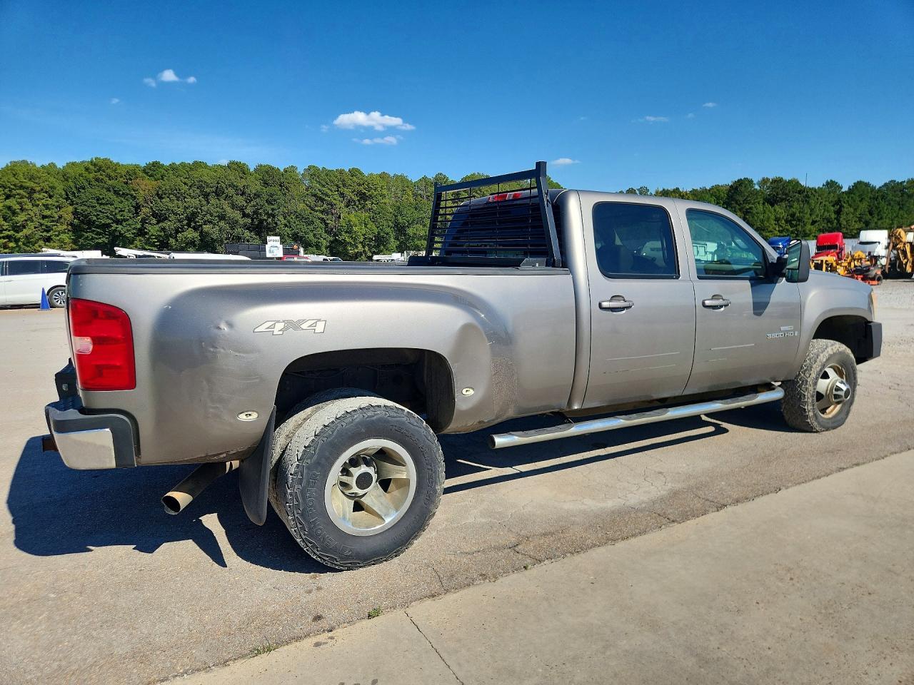 2008 GMC Sierra K3500 - Image 3