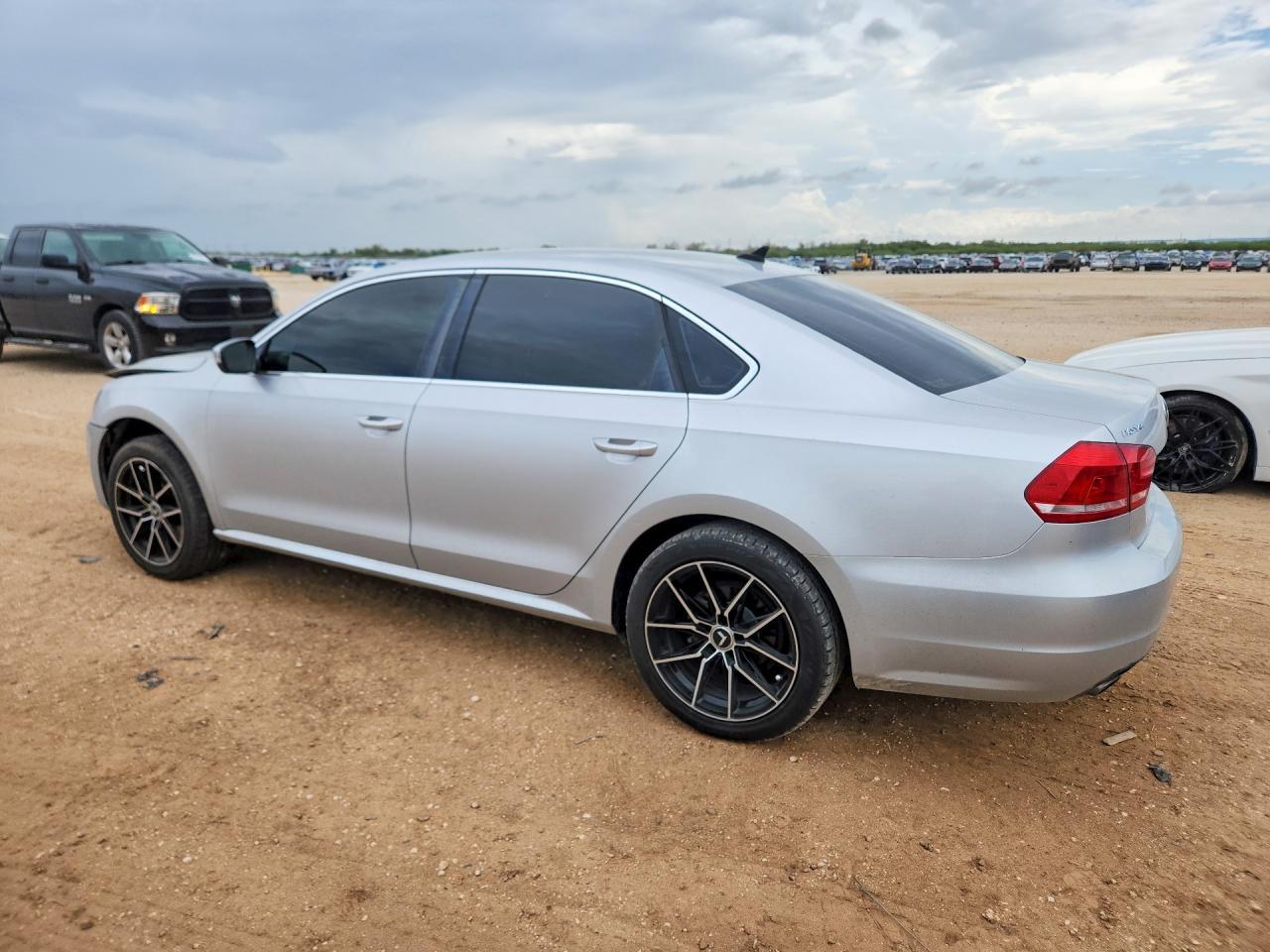 2014 Volkswagen Passat Se - Фото 2