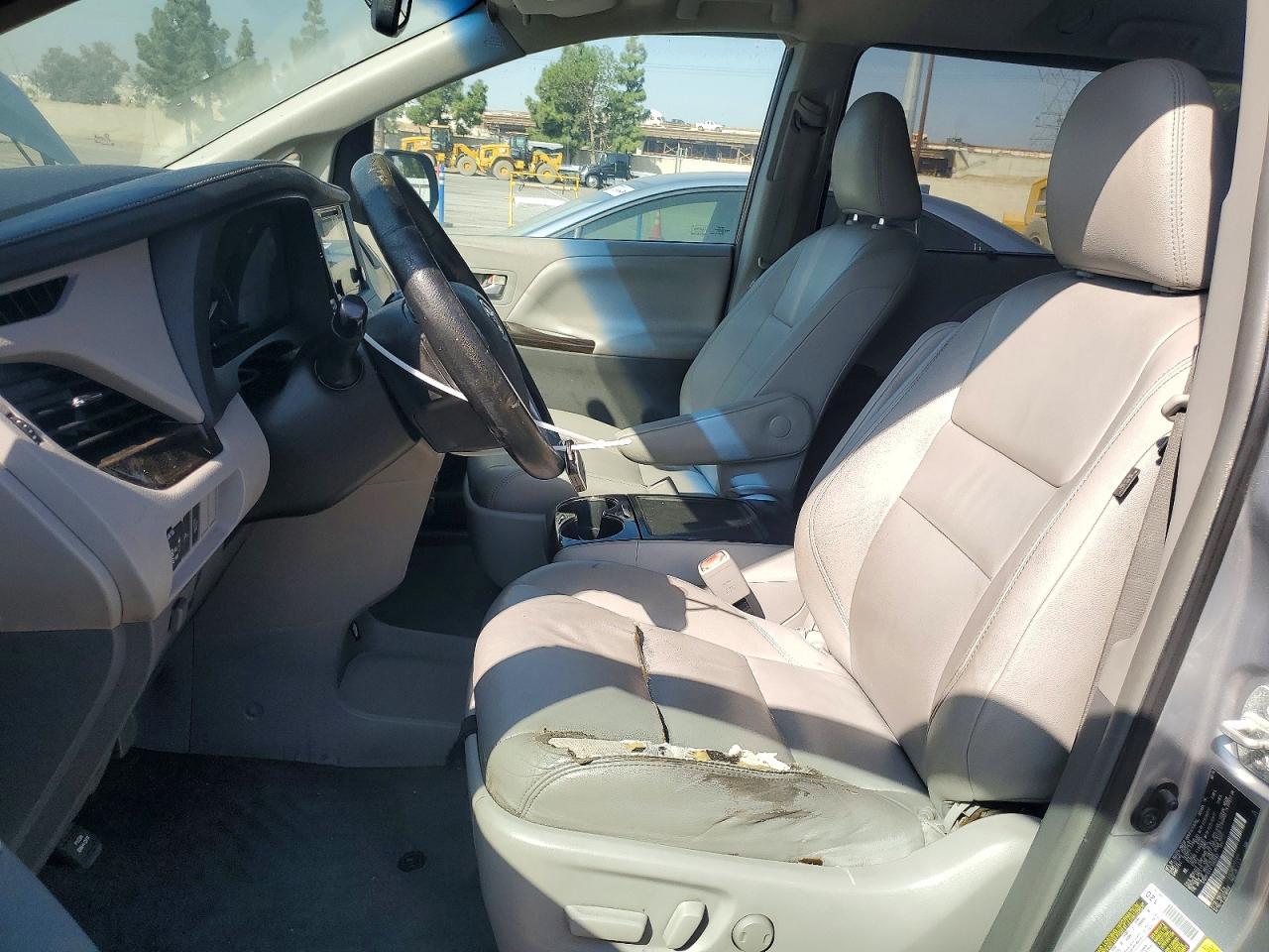 2015 Toyota Sienna Xle 8-Passenger - Фото 7