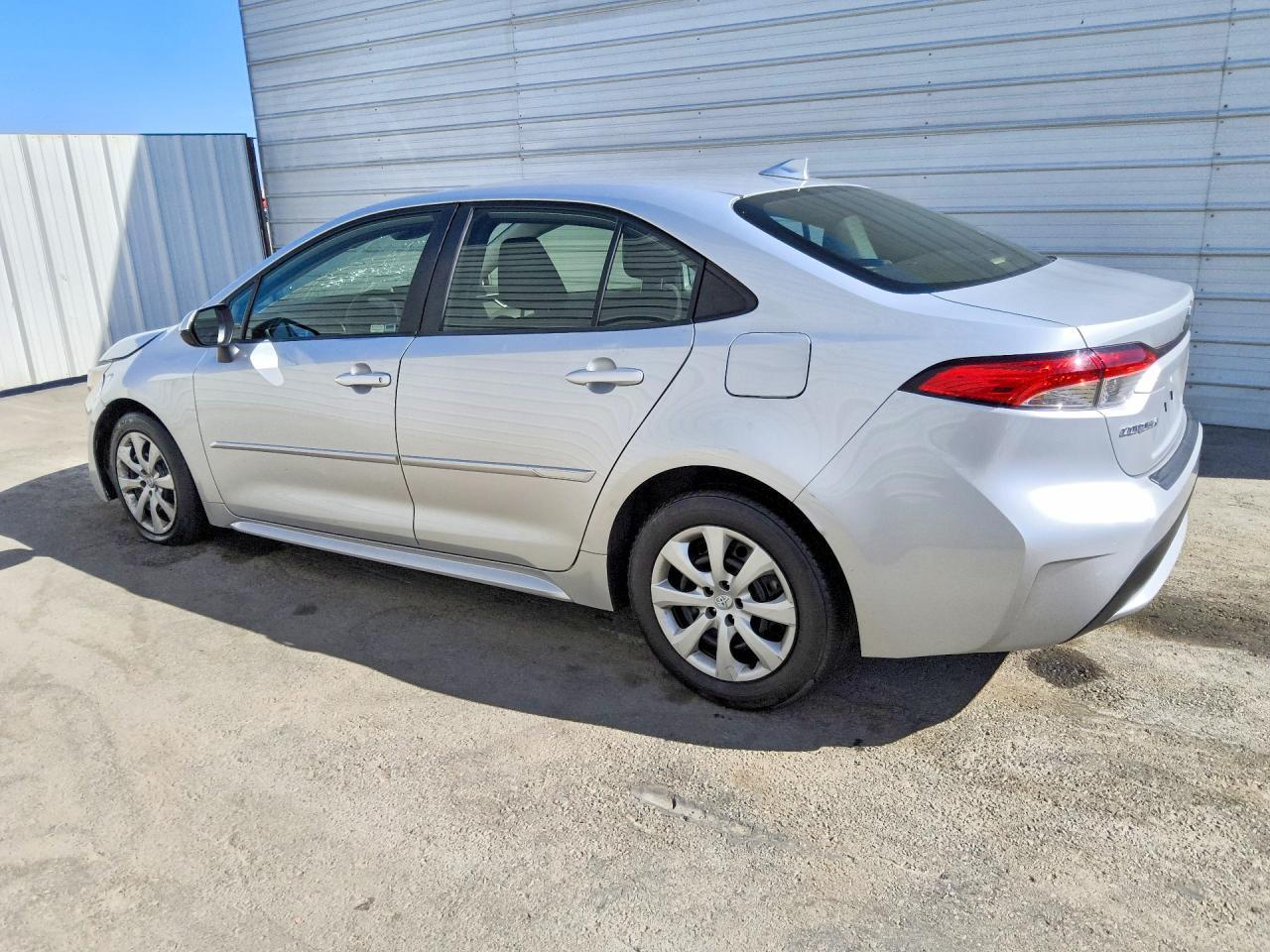 2021 Toyota Corolla Le - Фото 2