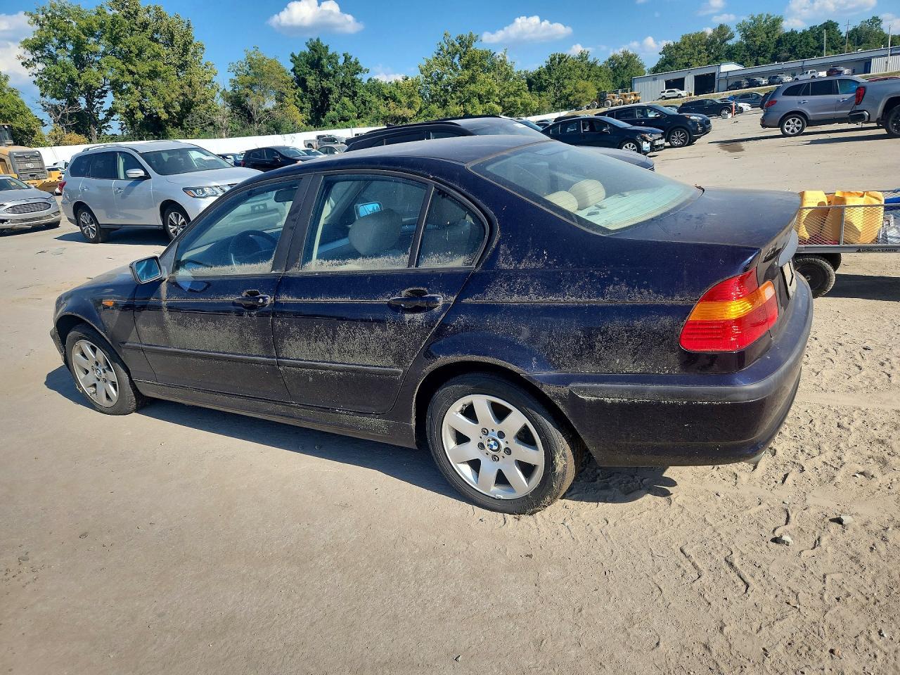 2003 BMW 325 Xi - Image 2