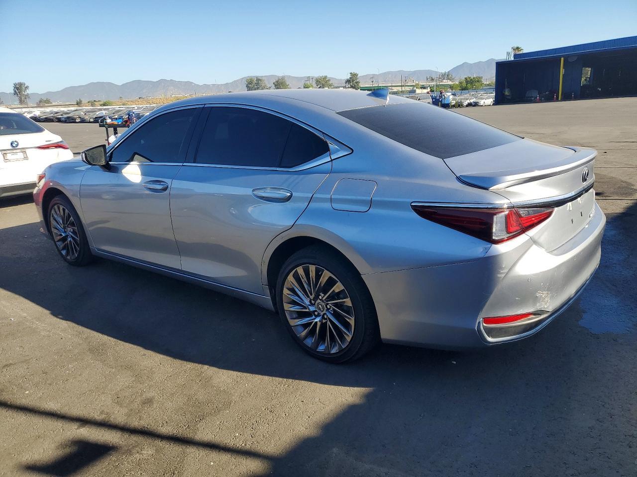 2024 Lexus Es 300H Base - Image 2