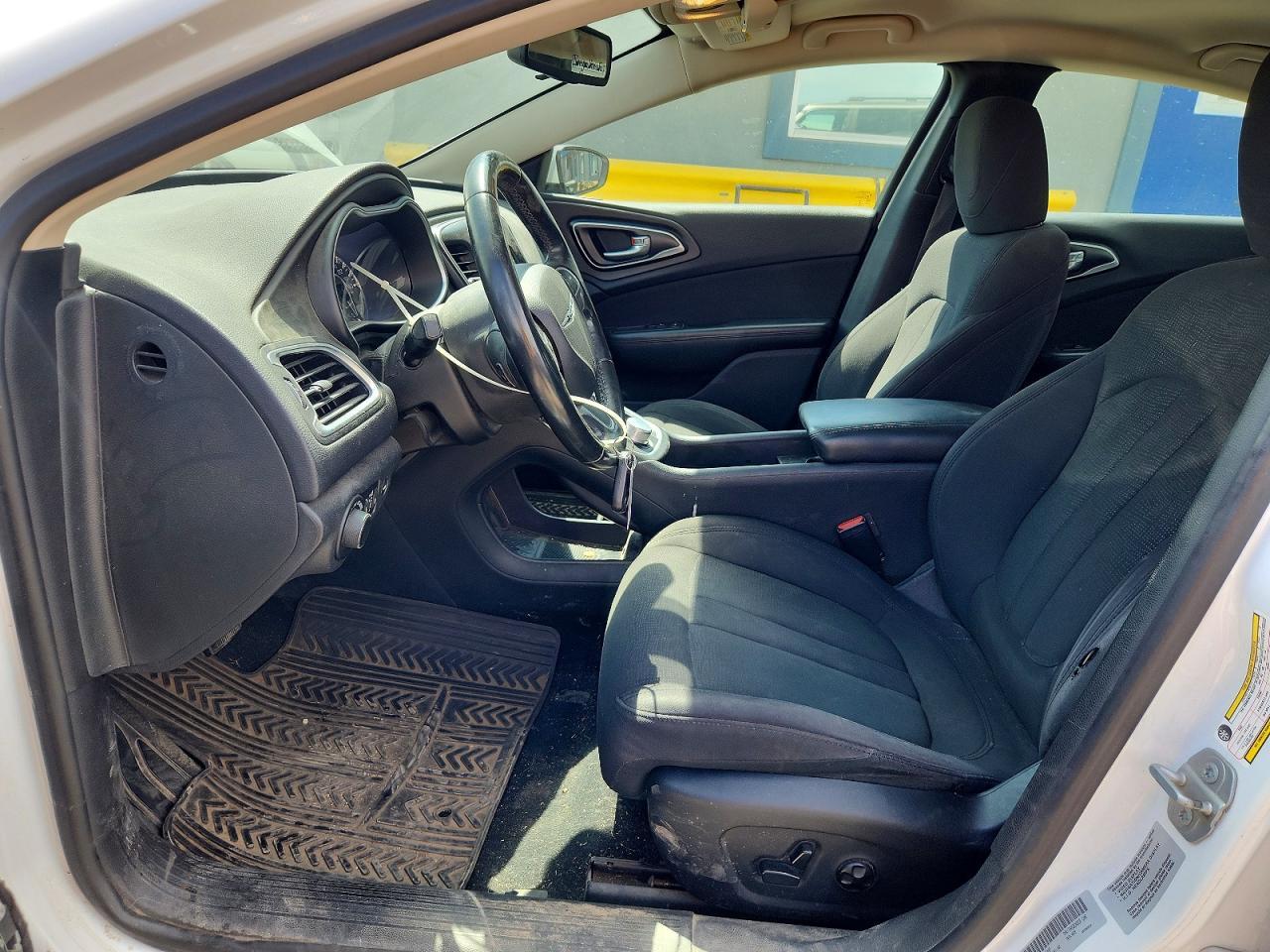 2015 Chrysler 200 Limited - Image 7