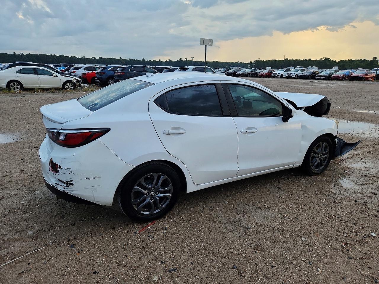 2019 Toyota Yaris Le - Фото 3