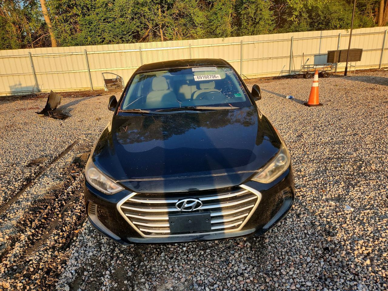 2017 Hyundai Elantra Se - Image 5