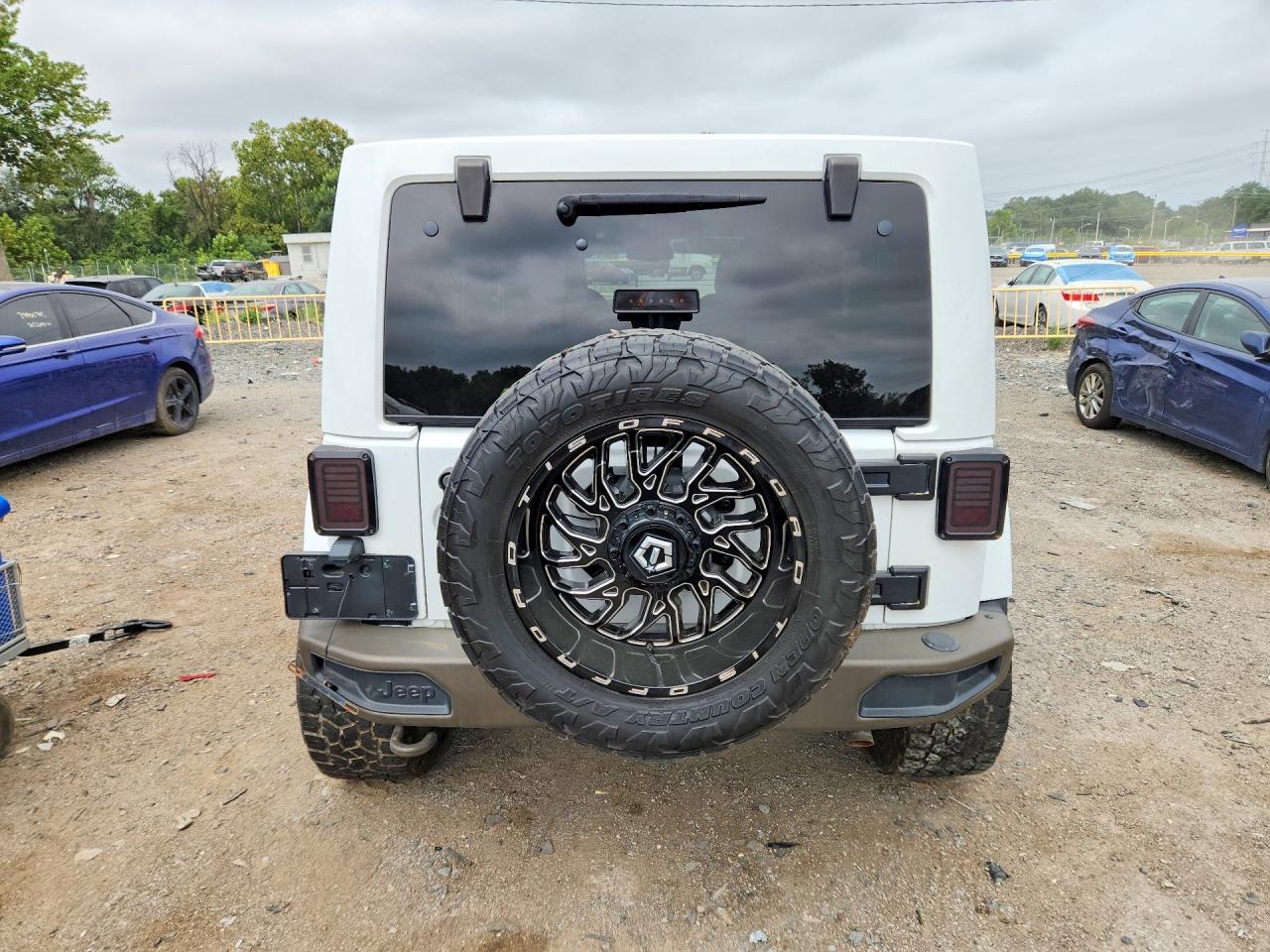 2017 Jeep Wrangler Unlimited Sahara - Image 6