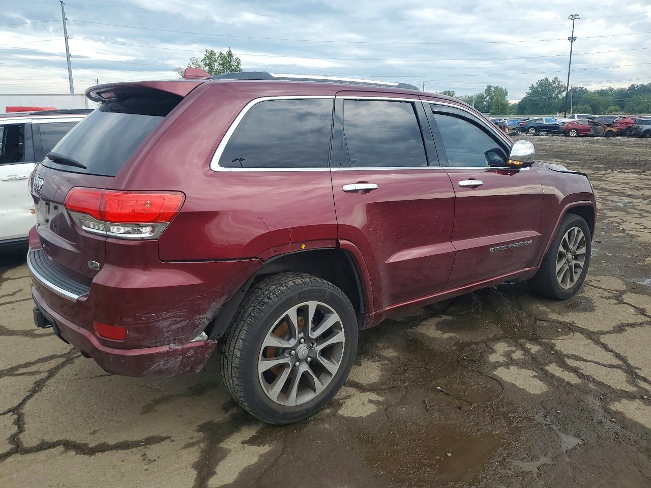 2017 Jeep Grand Cherokee Overland - Image 3