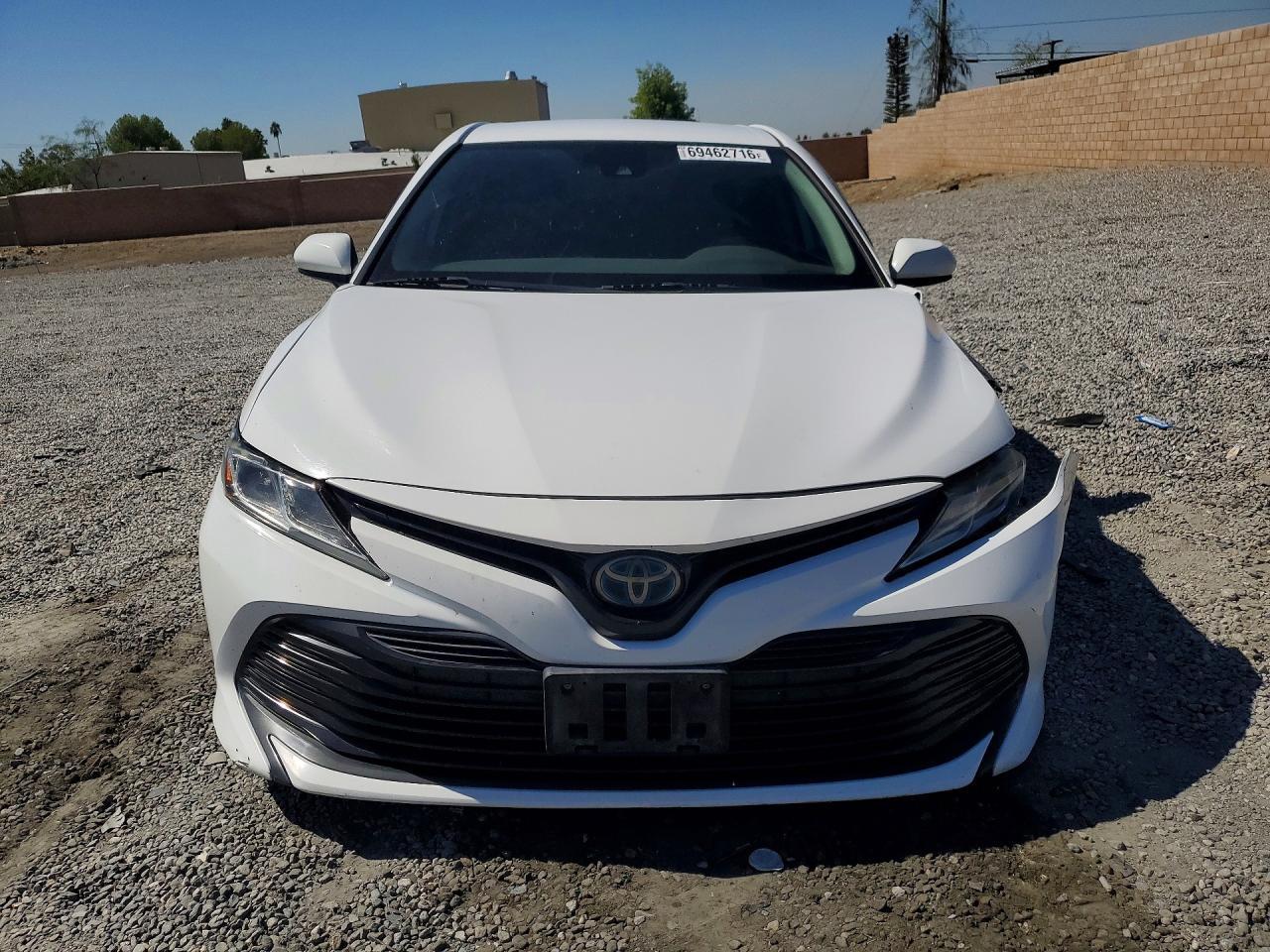 2020 Toyota Camry Le - Фото 5