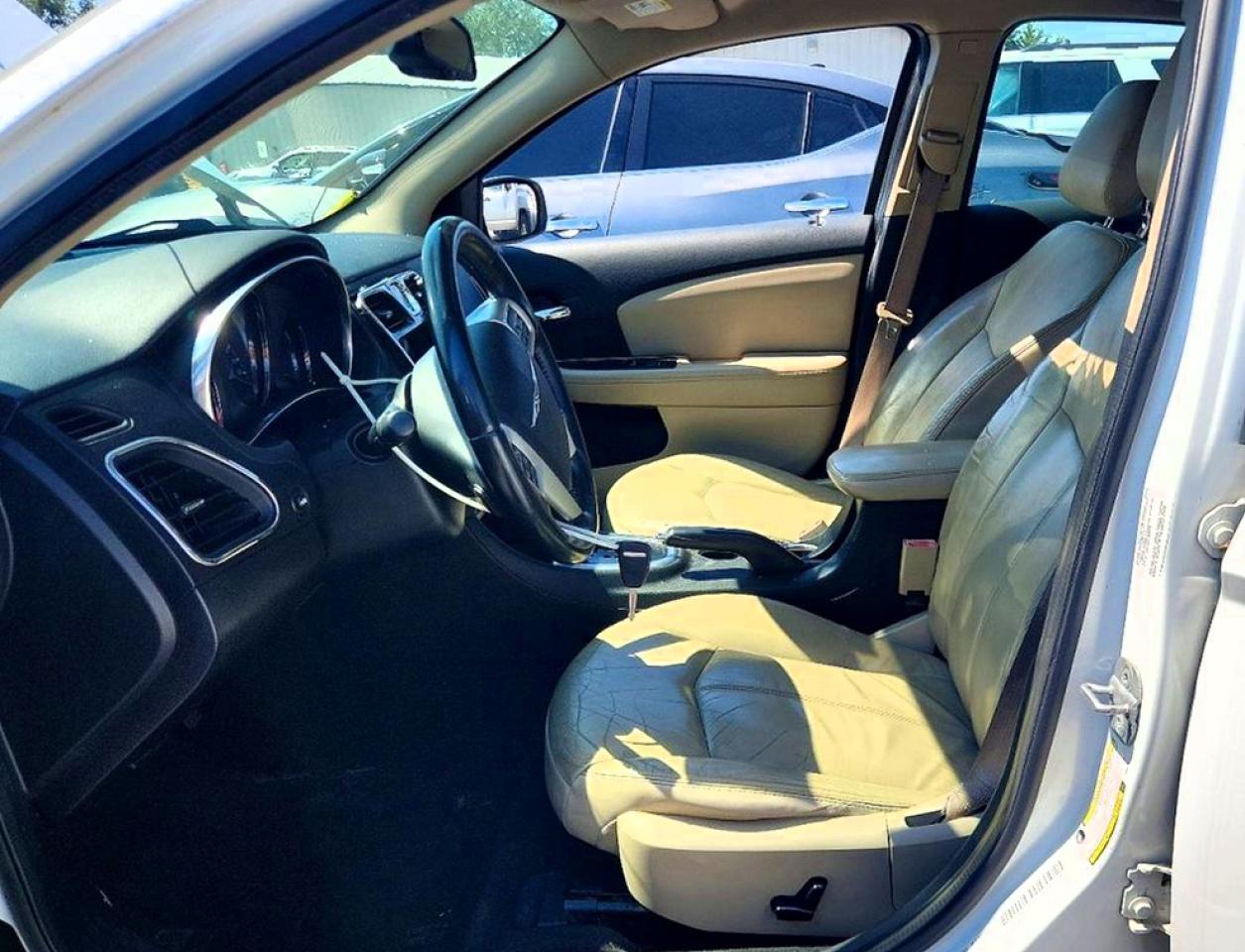 2012 Chrysler 200 Limited - Image 7