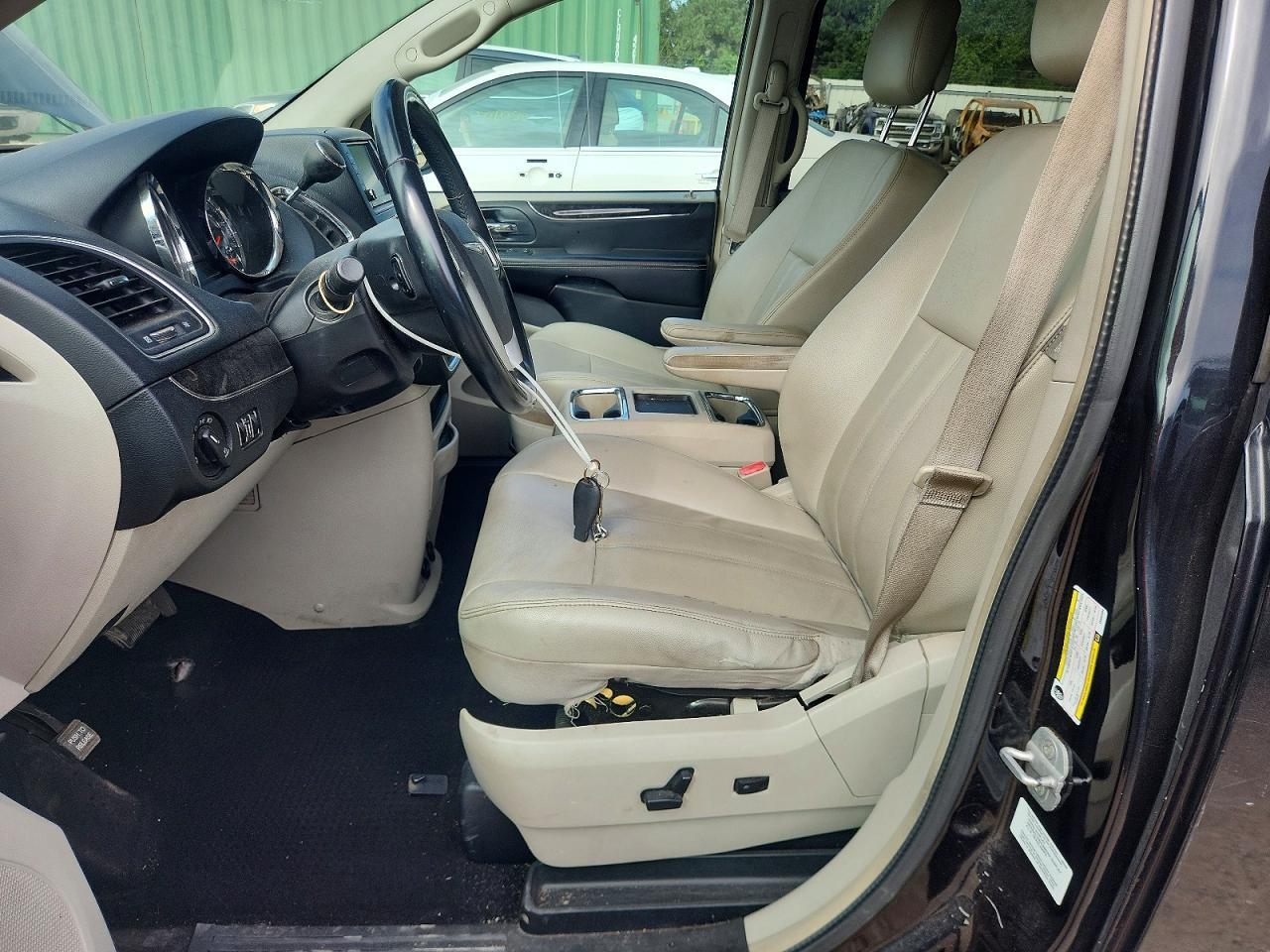 2013 Chrysler Town & Country Touring - Image 7