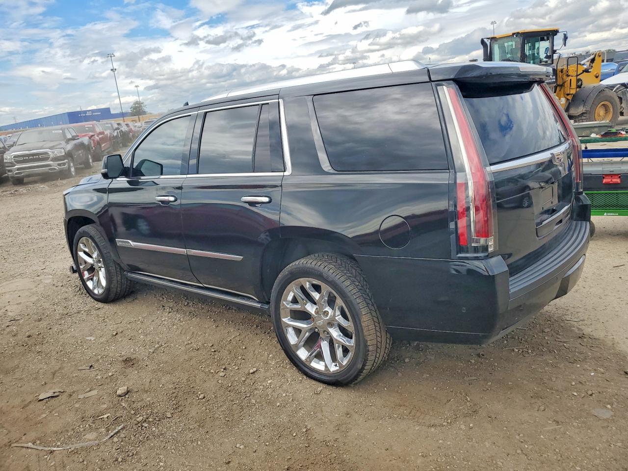 2018 Cadillac Escalade Platinum - Image 2
