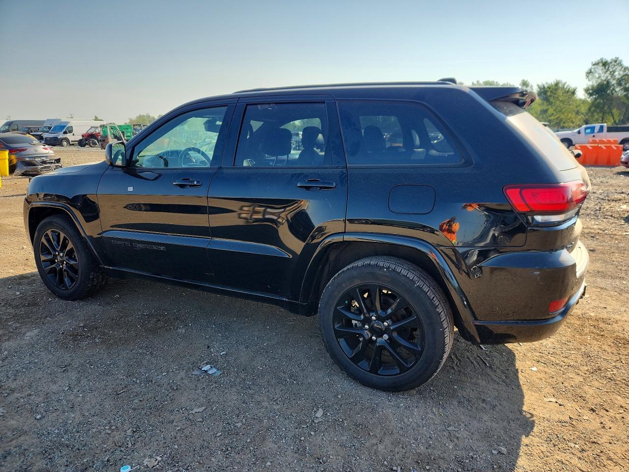 2017 Jeep Grand Cherokee Laredo - Image 2