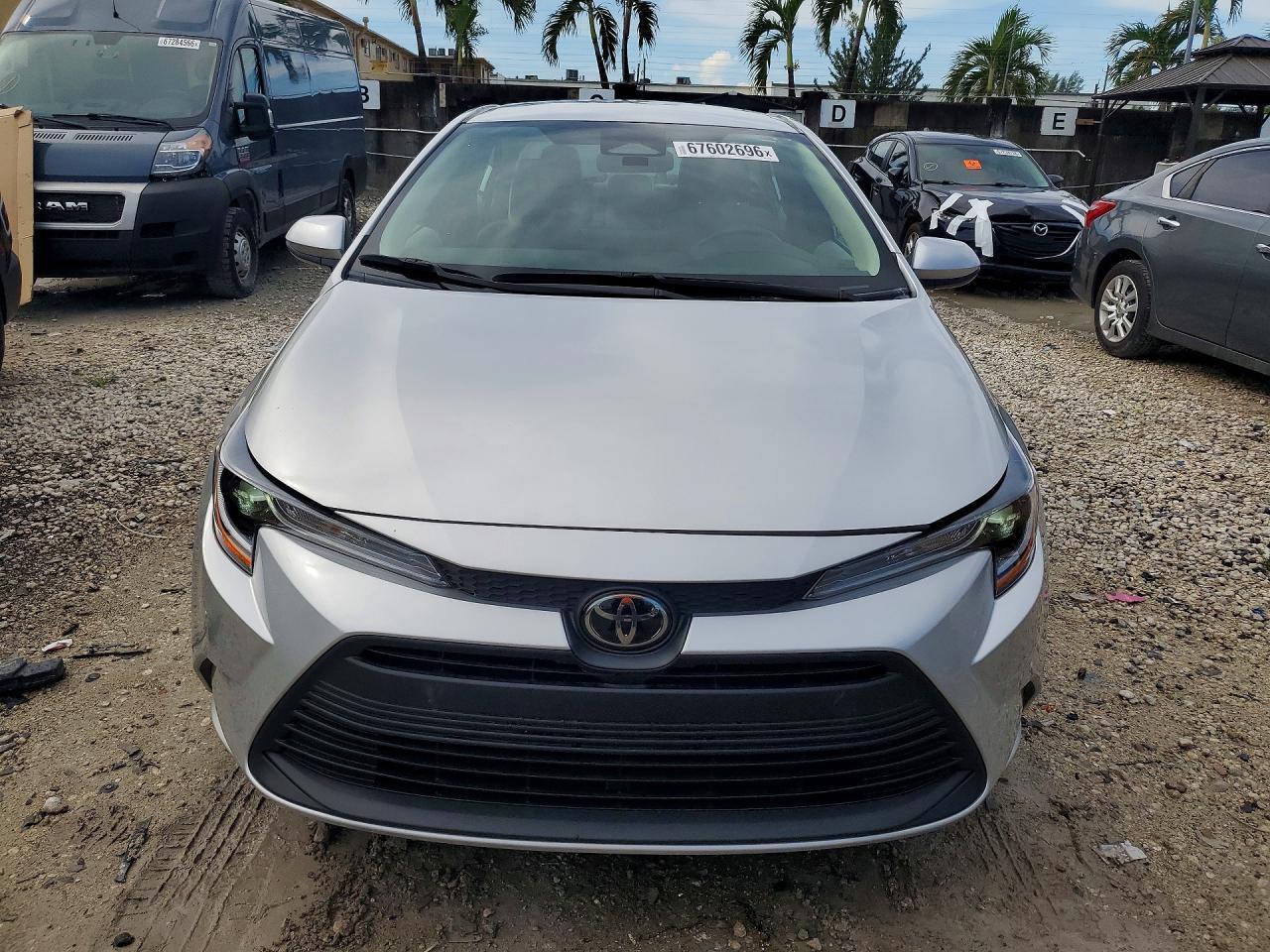 2025 Toyota Corolla Le - Фото 5