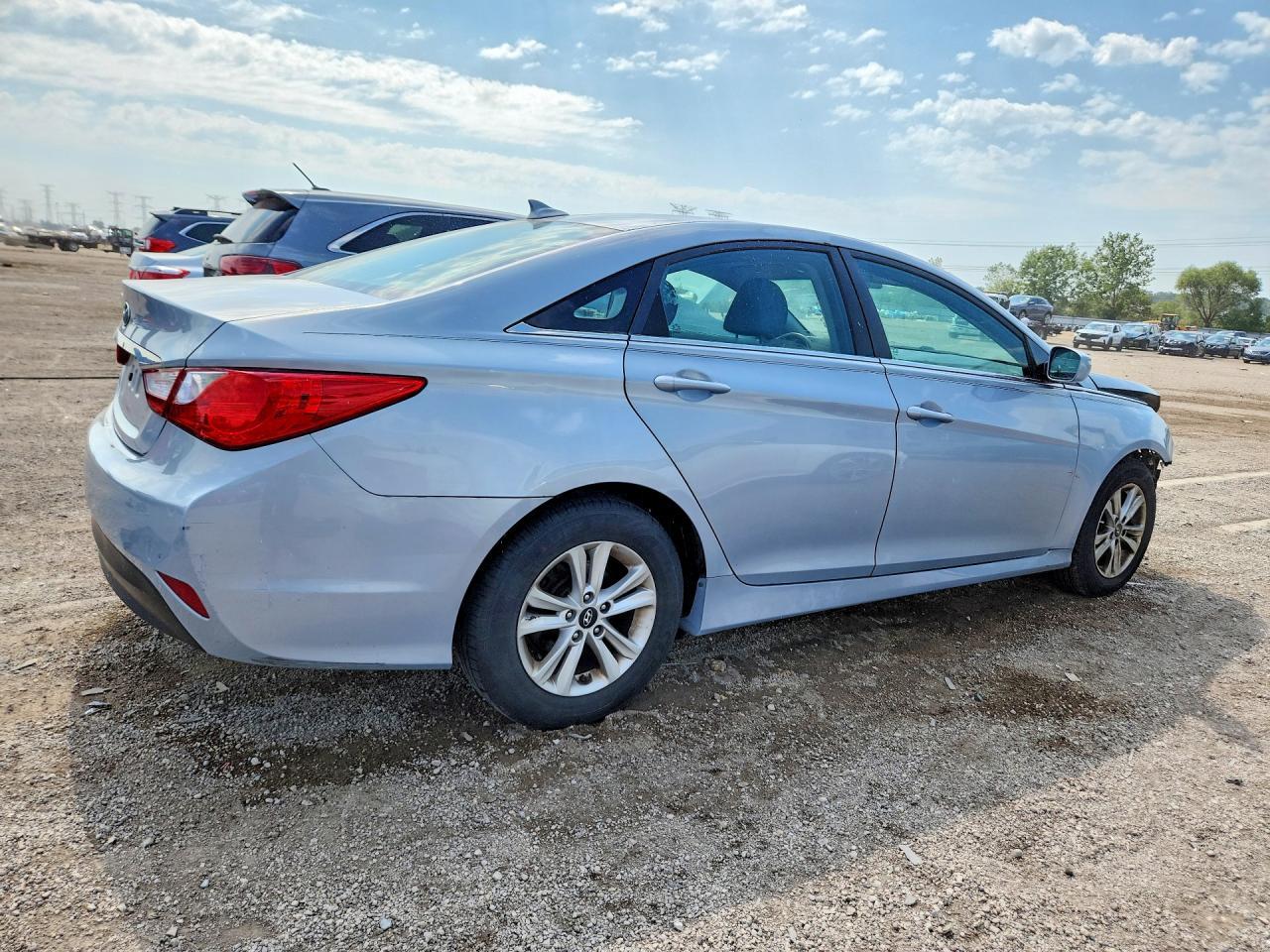 2014 Hyundai Sonata Gls - Image 3