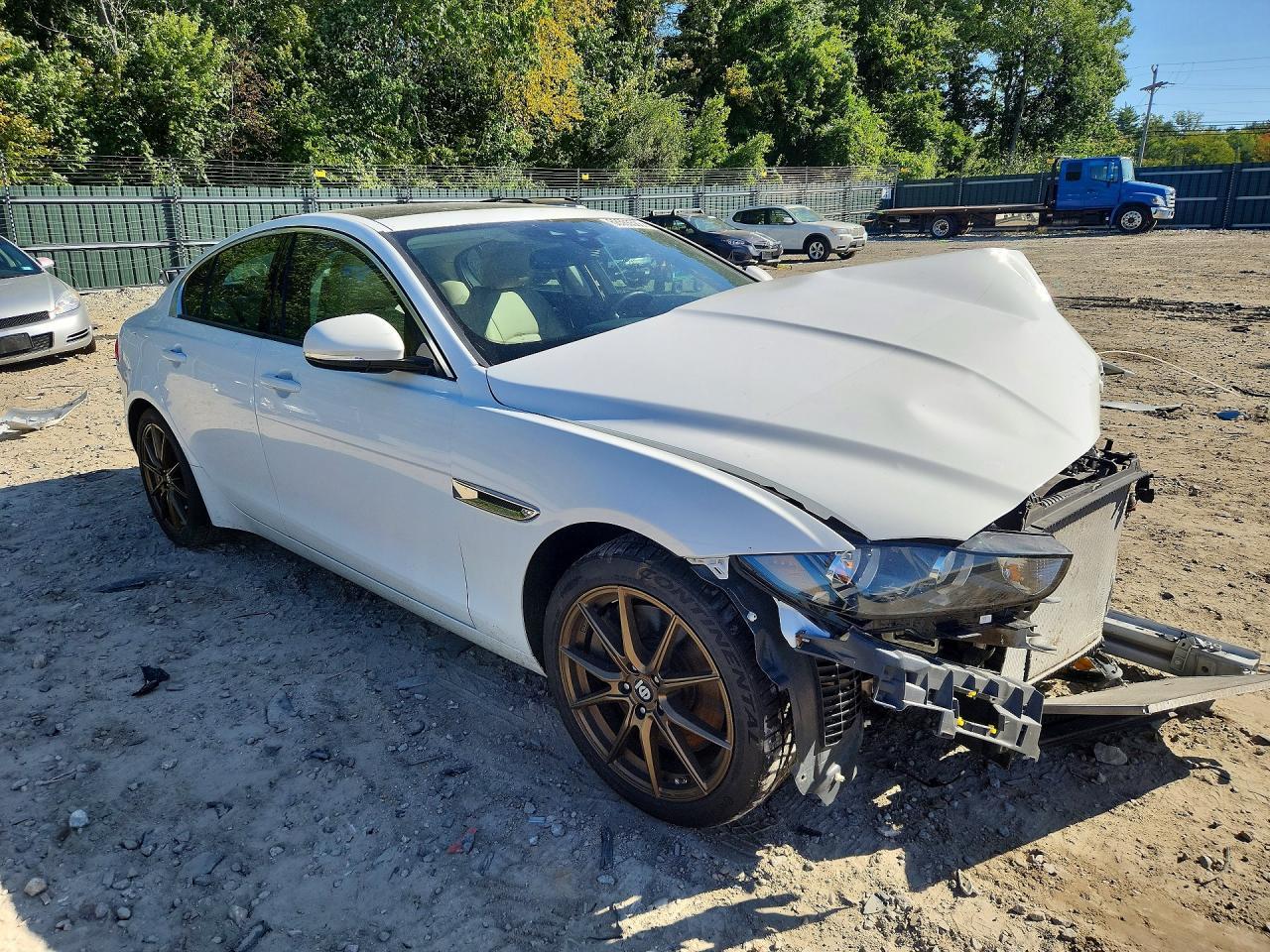 2017 Jaguar Xe Premium - Фото 4