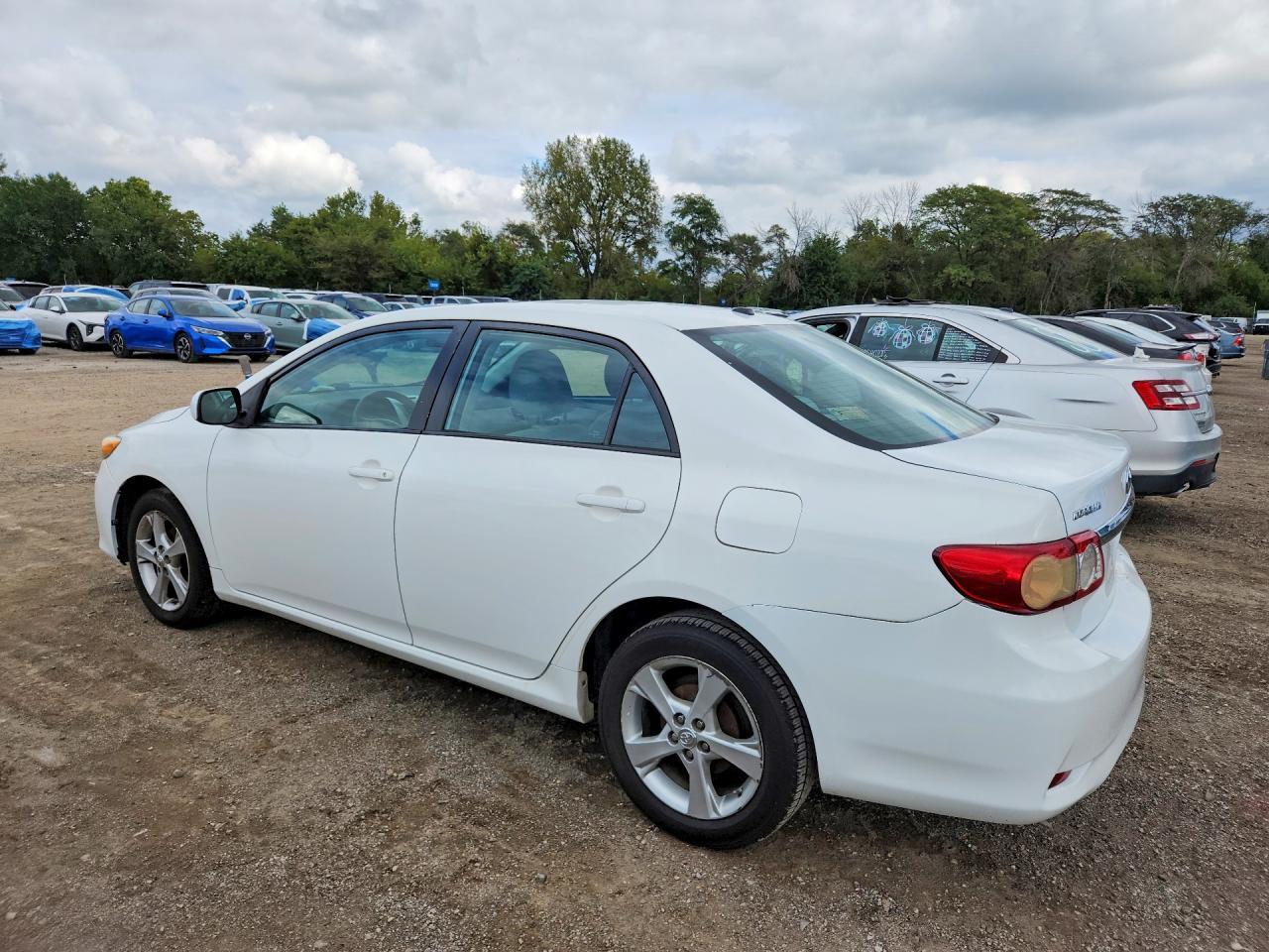 2011 Toyota Corolla Le - Image 2