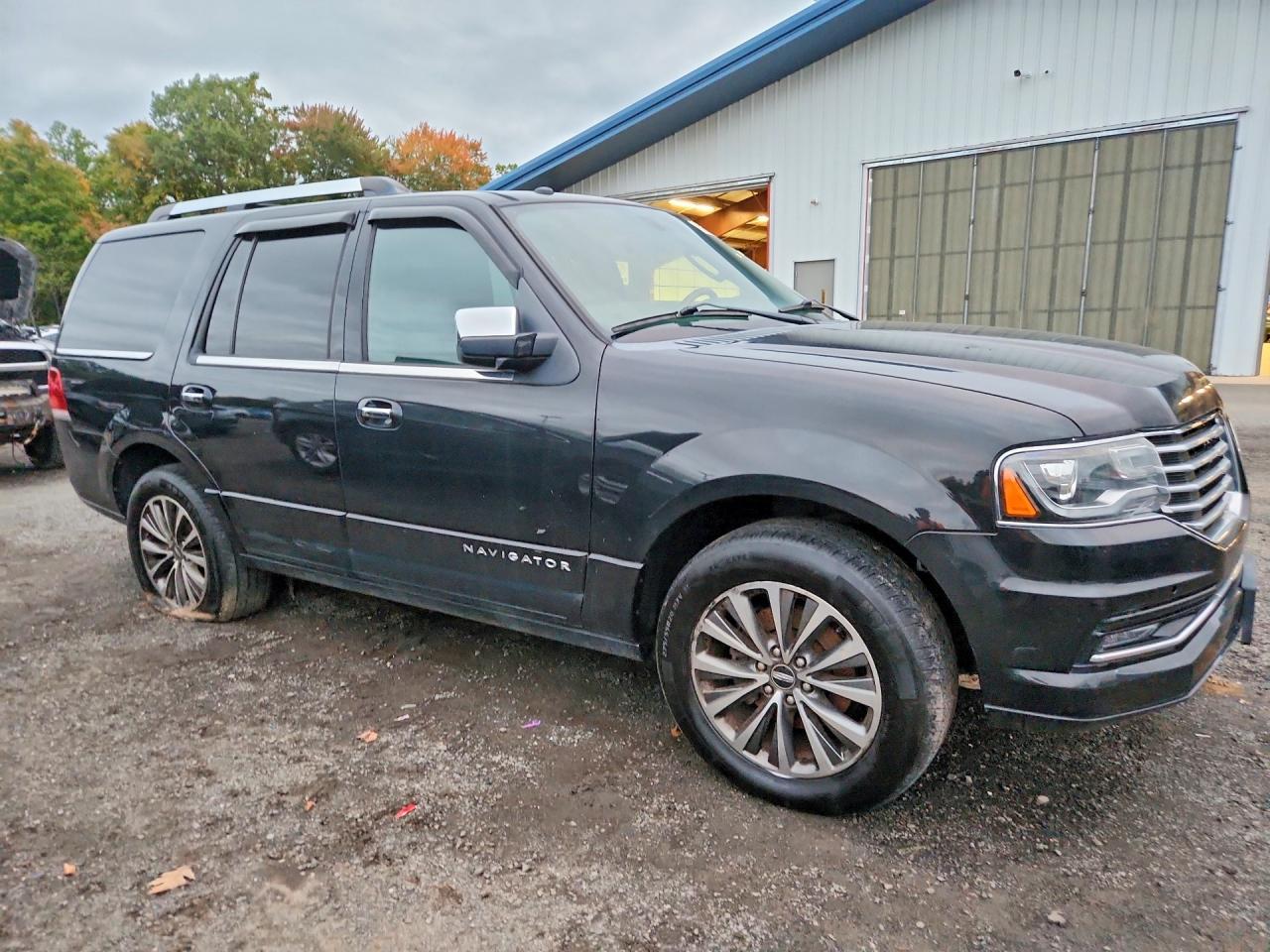 2015 Lincoln Navigator - Image 4