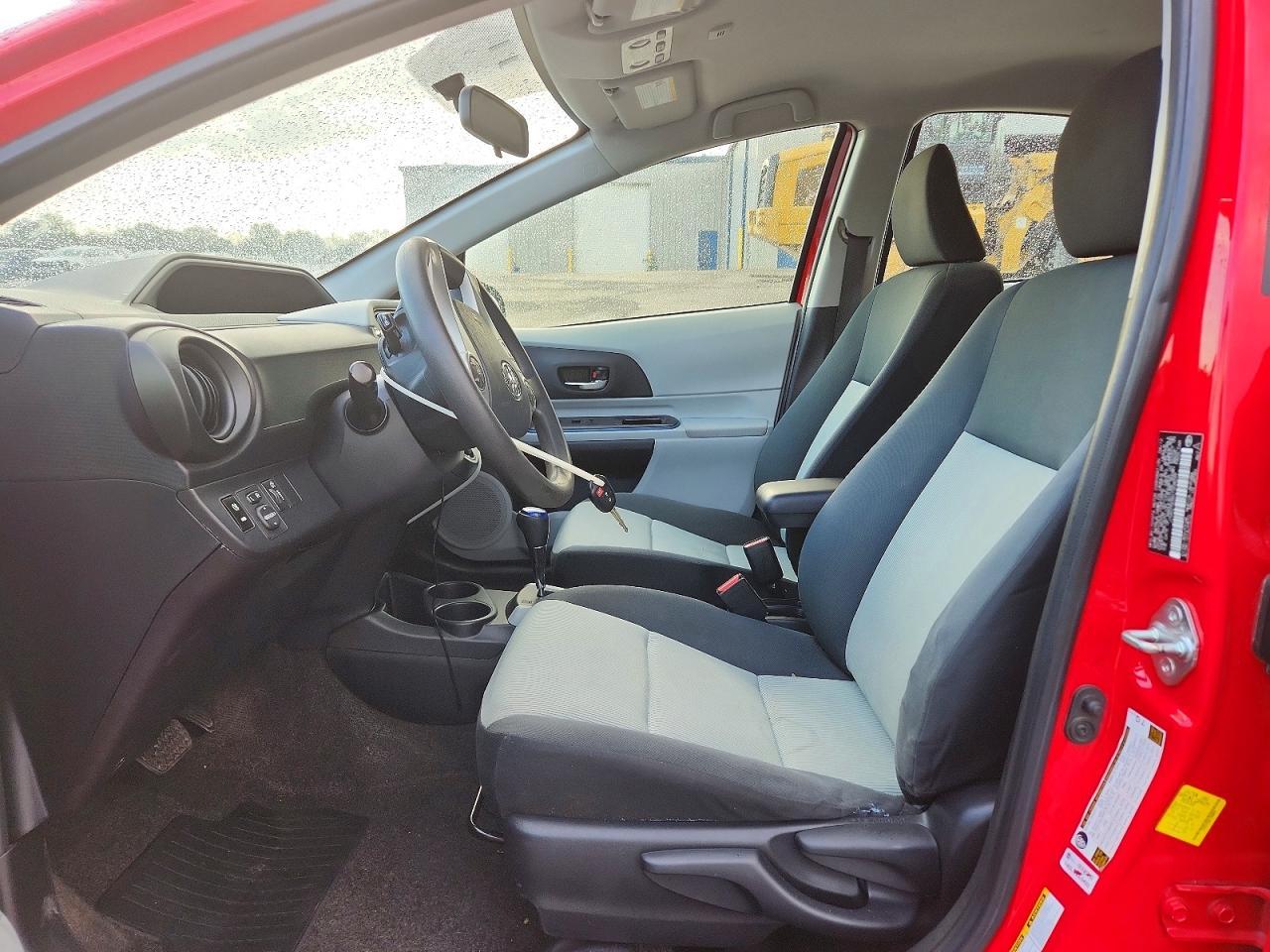 2012 Toyota Prius C Two - Фото 7