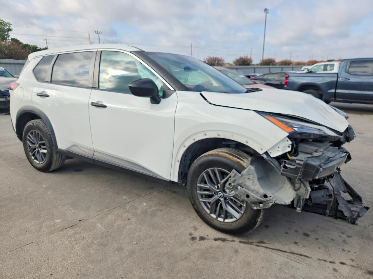 2022 Nissan Rogue S - Image 4