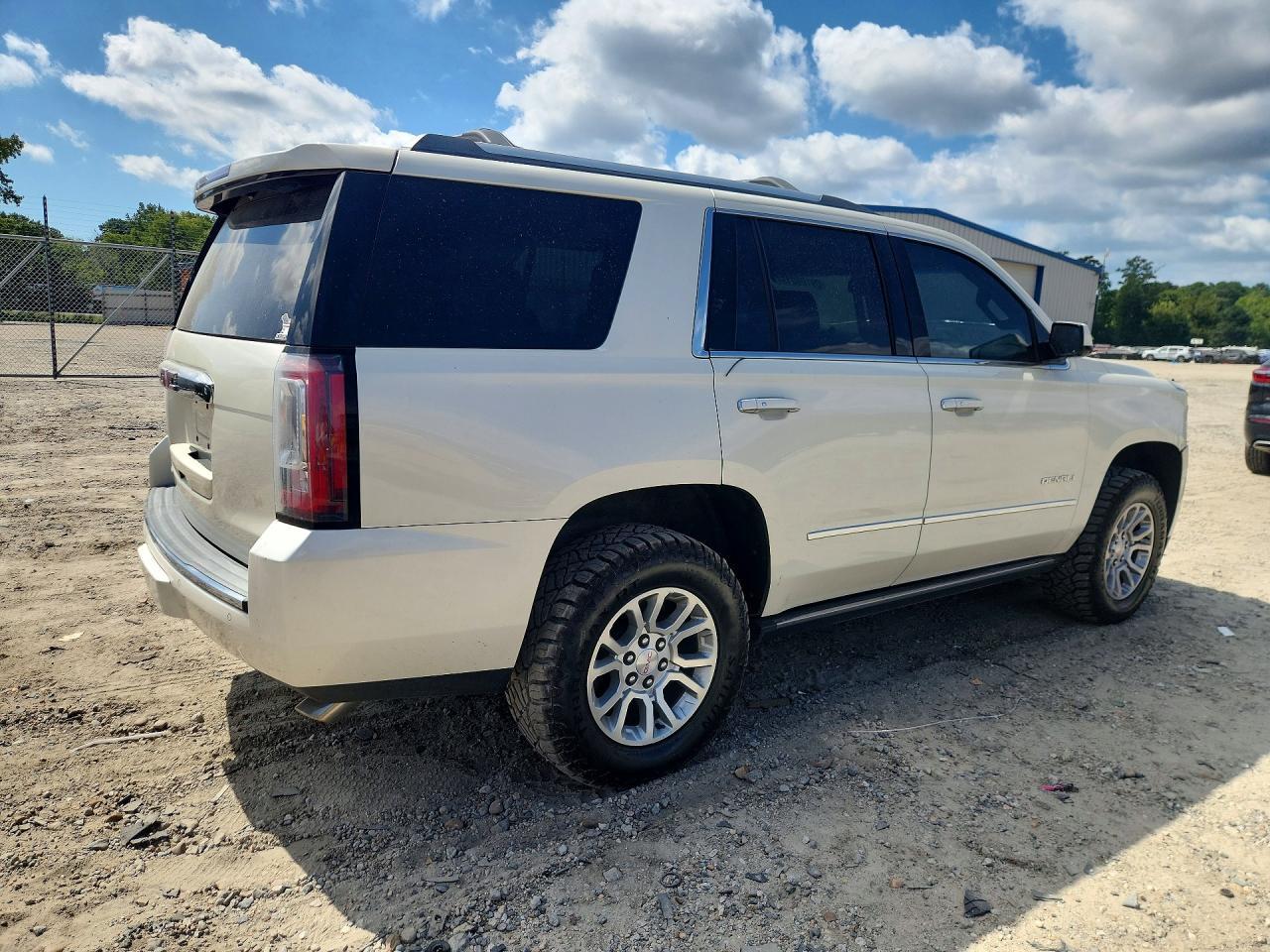 2015 GMC Yukon Denali - Image 3
