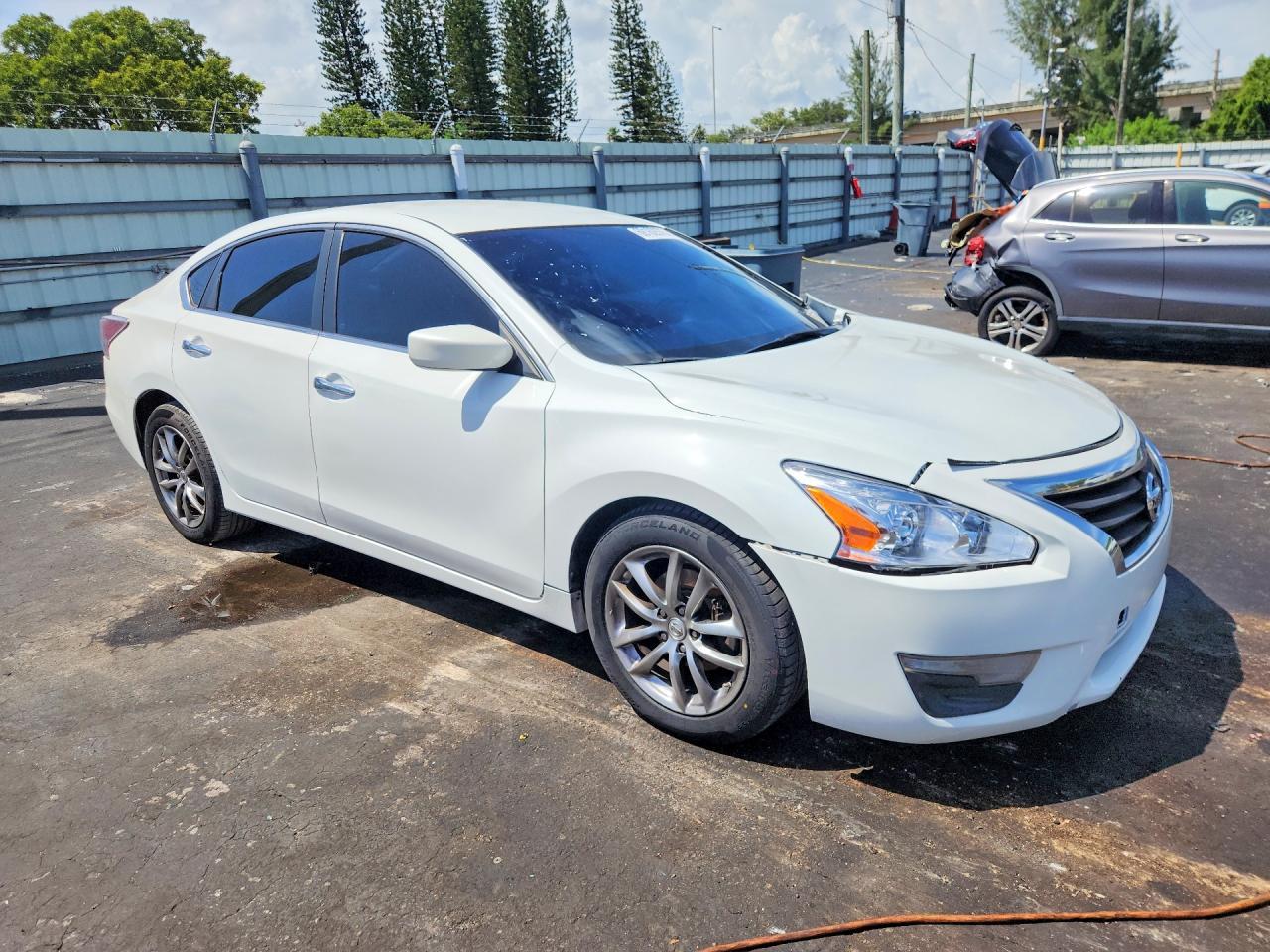 2015 Nissan Altima 2.5 S - Image 4