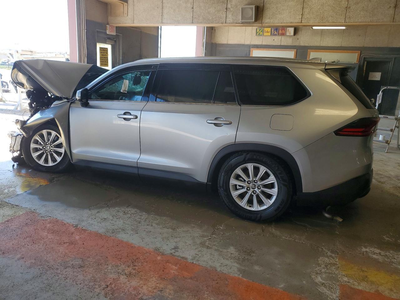 2025 Toyota Grand Highlander Xle - Image 2