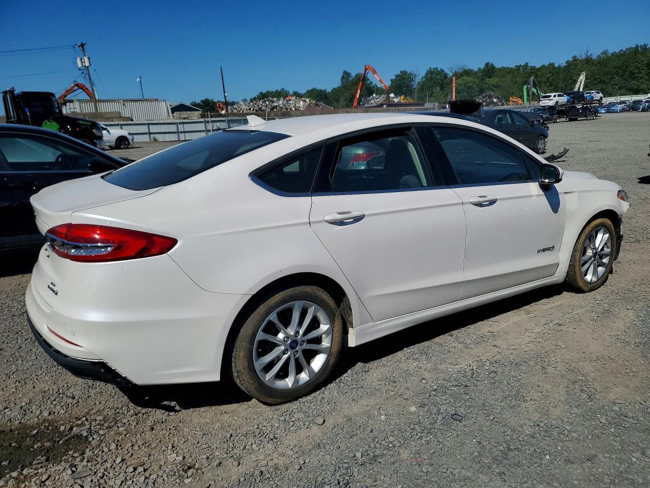2019 Ford Fusion Se - Фото 3