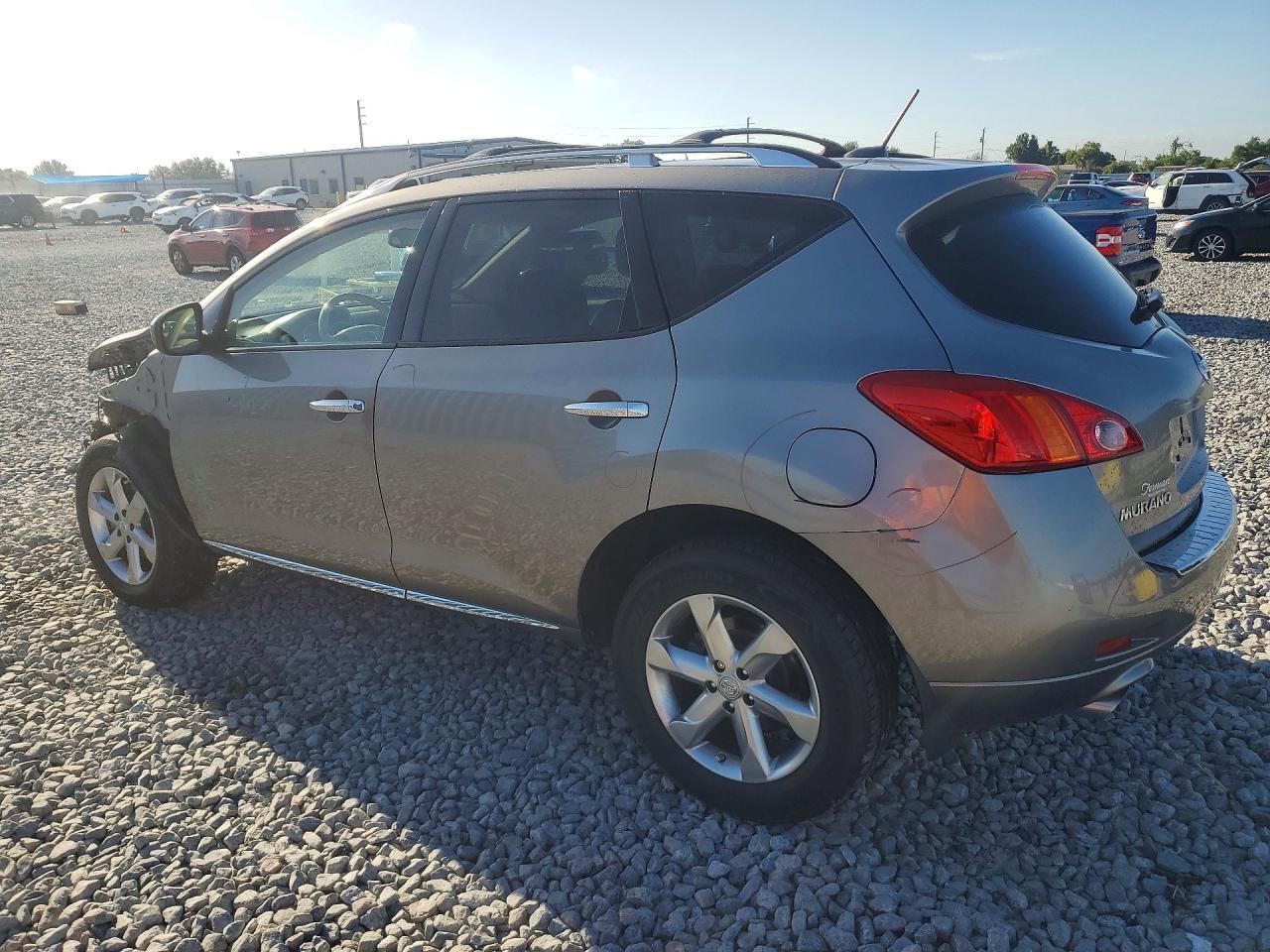 2009 Nissan Murano S - Image 2