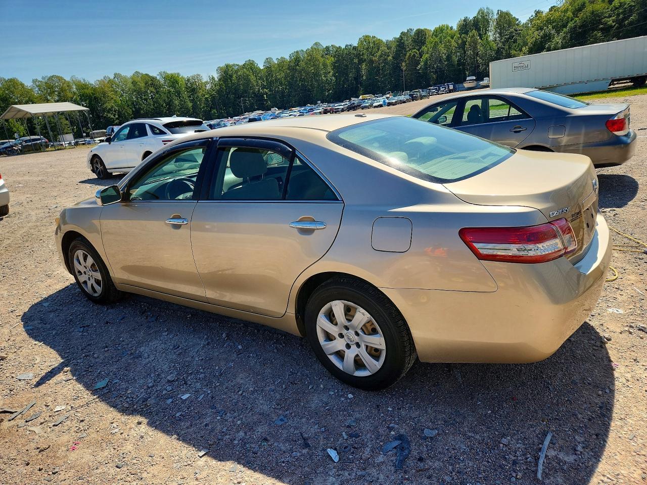 2010 Toyota Camry Le - Фото 2