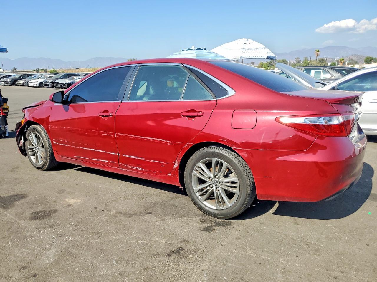 2016 Toyota Camry Se - Фото 2