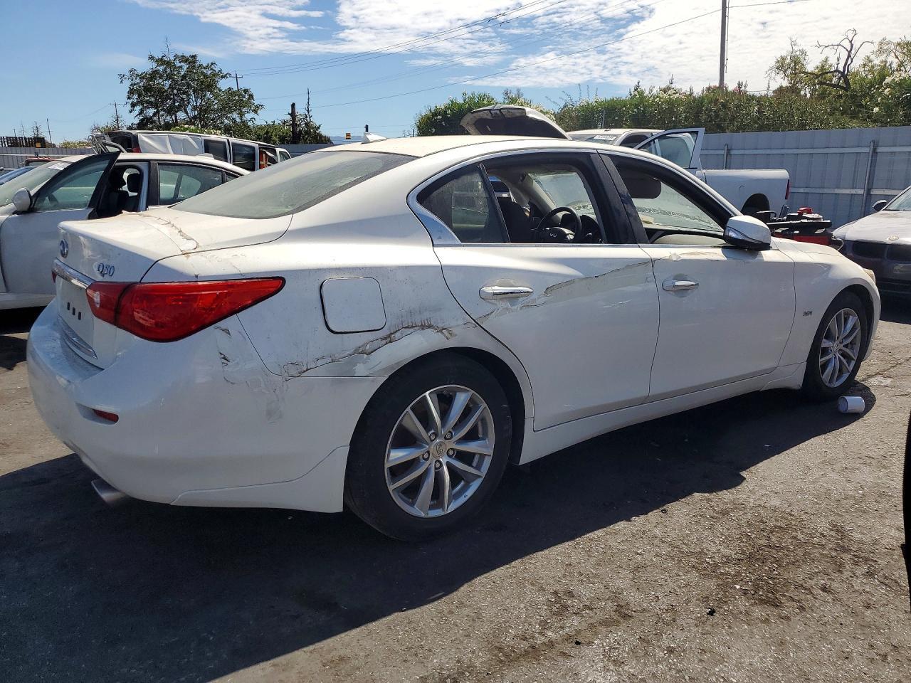2017 Infiniti Q50 3.0T Premium - Image 3
