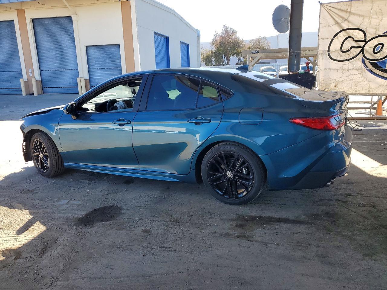 2025 Toyota Camry Se - Фото 2