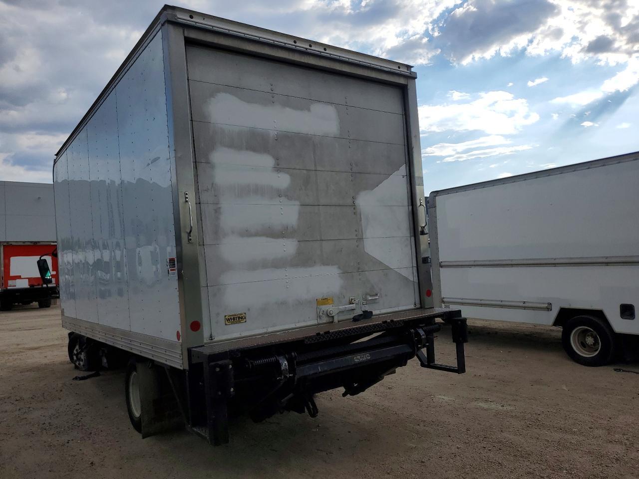 2018 Isuzu Npr - Box Truck - Фото 2