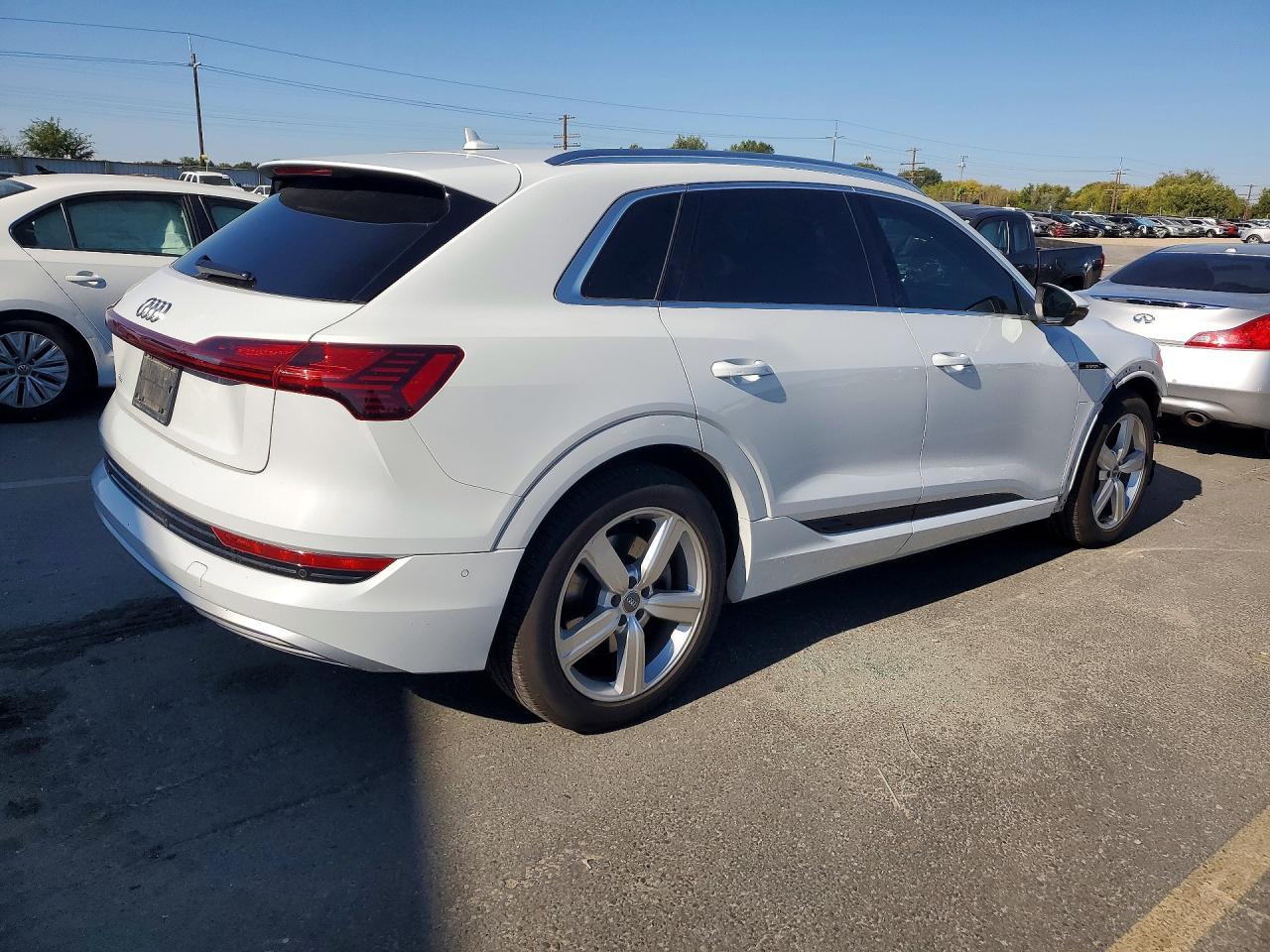 2019 Audi E-Tron Premium Plus - Фото 3