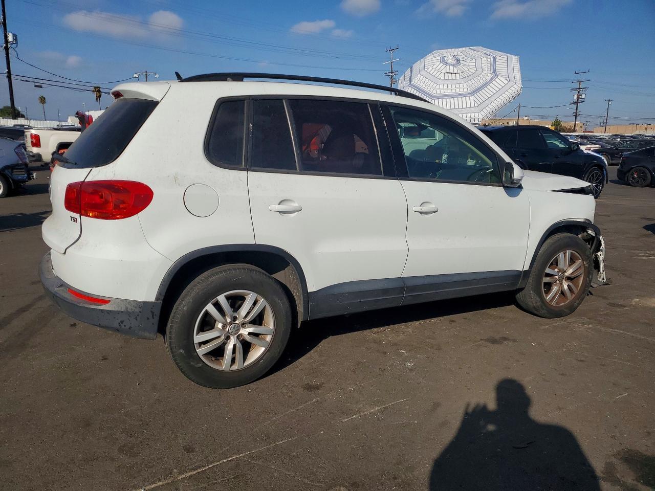 2016 Volkswagen Tiguan S - Image 3