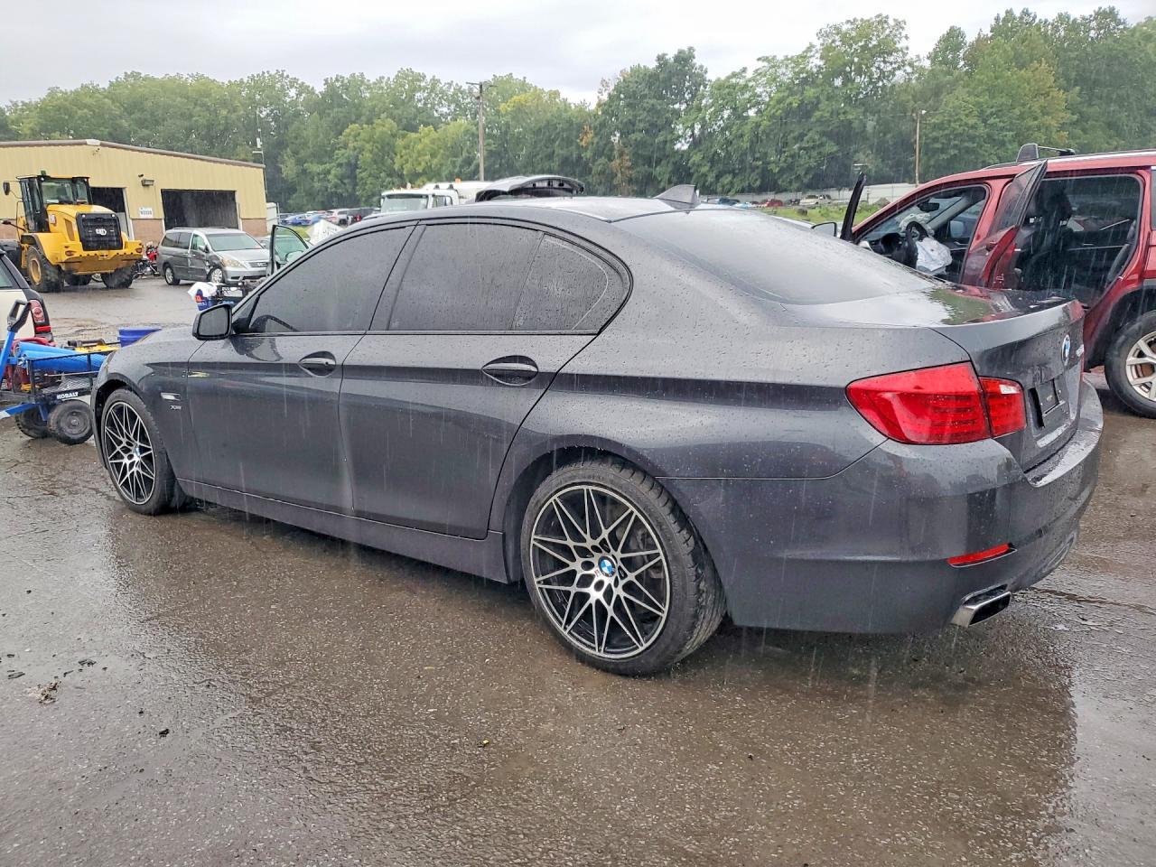 2011 BMW 550 Xi - Фото 2