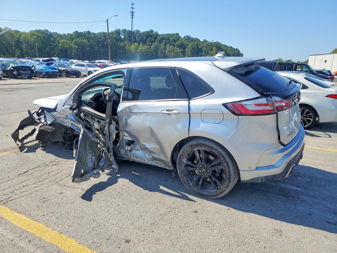 2019 Ford Edge St - Фото 2