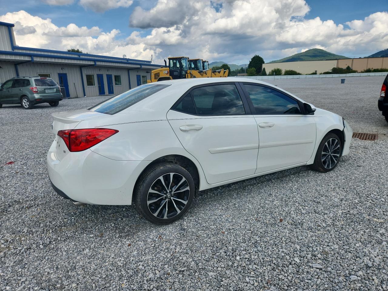 2018 Toyota Corolla Se - Image 3