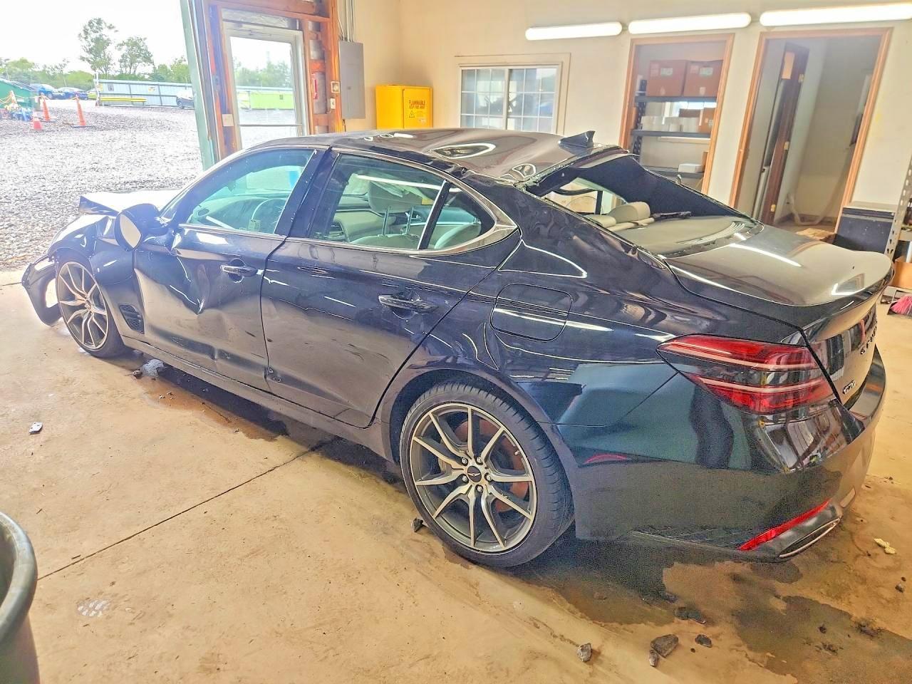 2024 Genesis G70 2.5T Standard - Фото 2