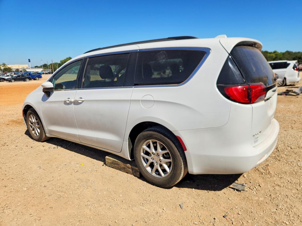 2020 Chrysler Voyager Lxi - Image 2