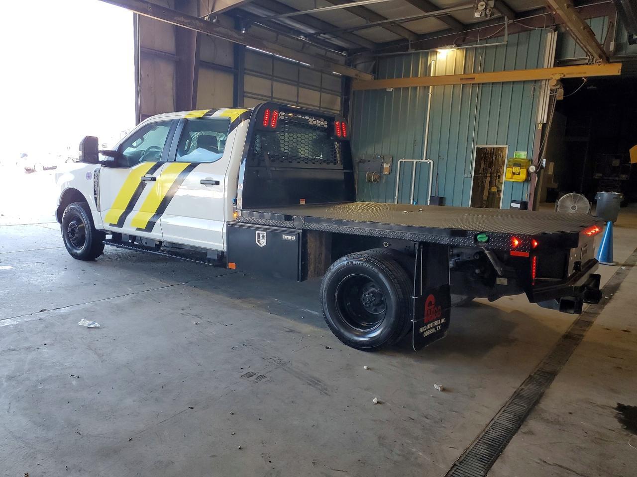 2025 Ford F350 Super Duty - Фото 2
