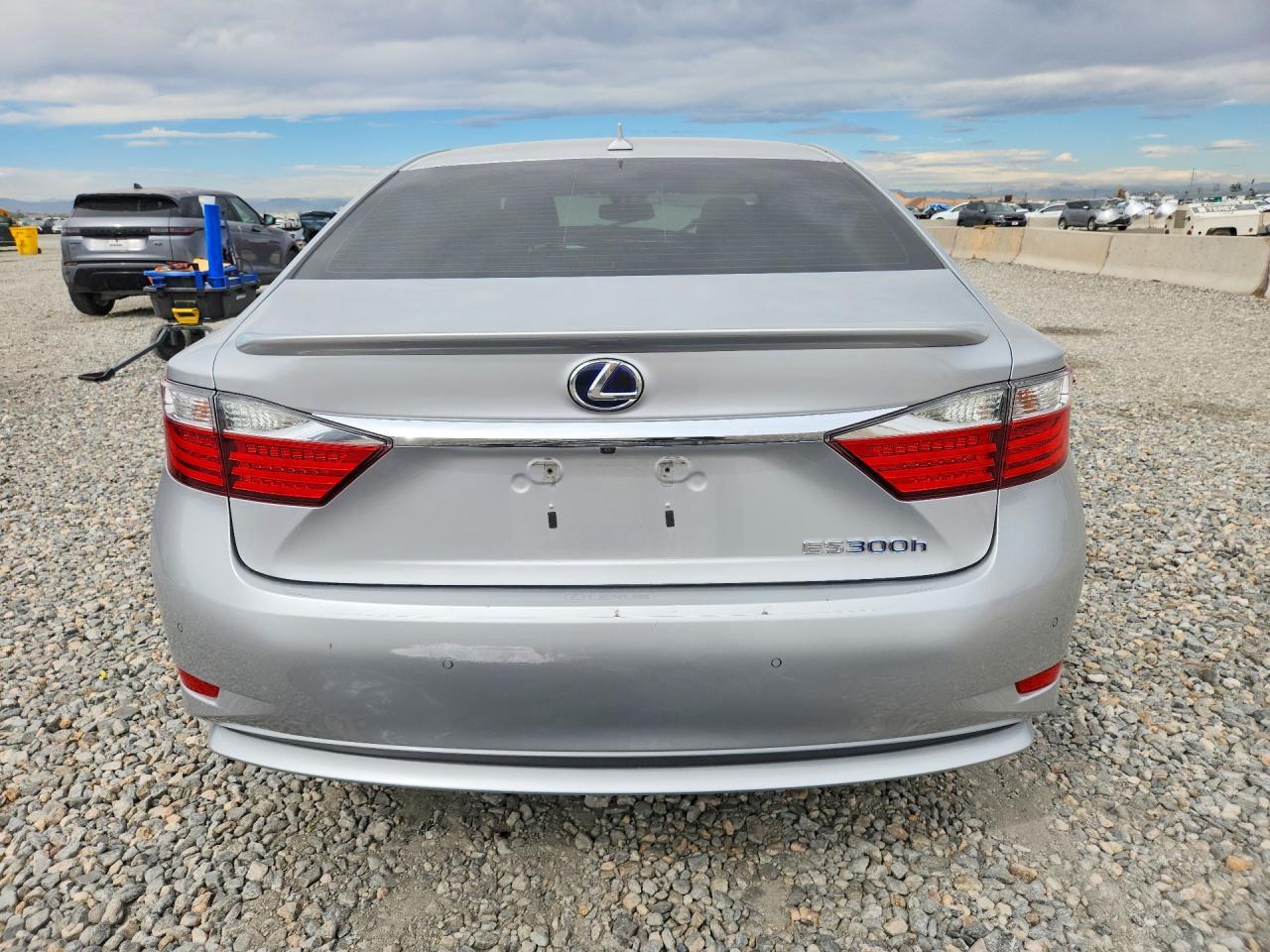 2014 Lexus Es 300H - Image 6