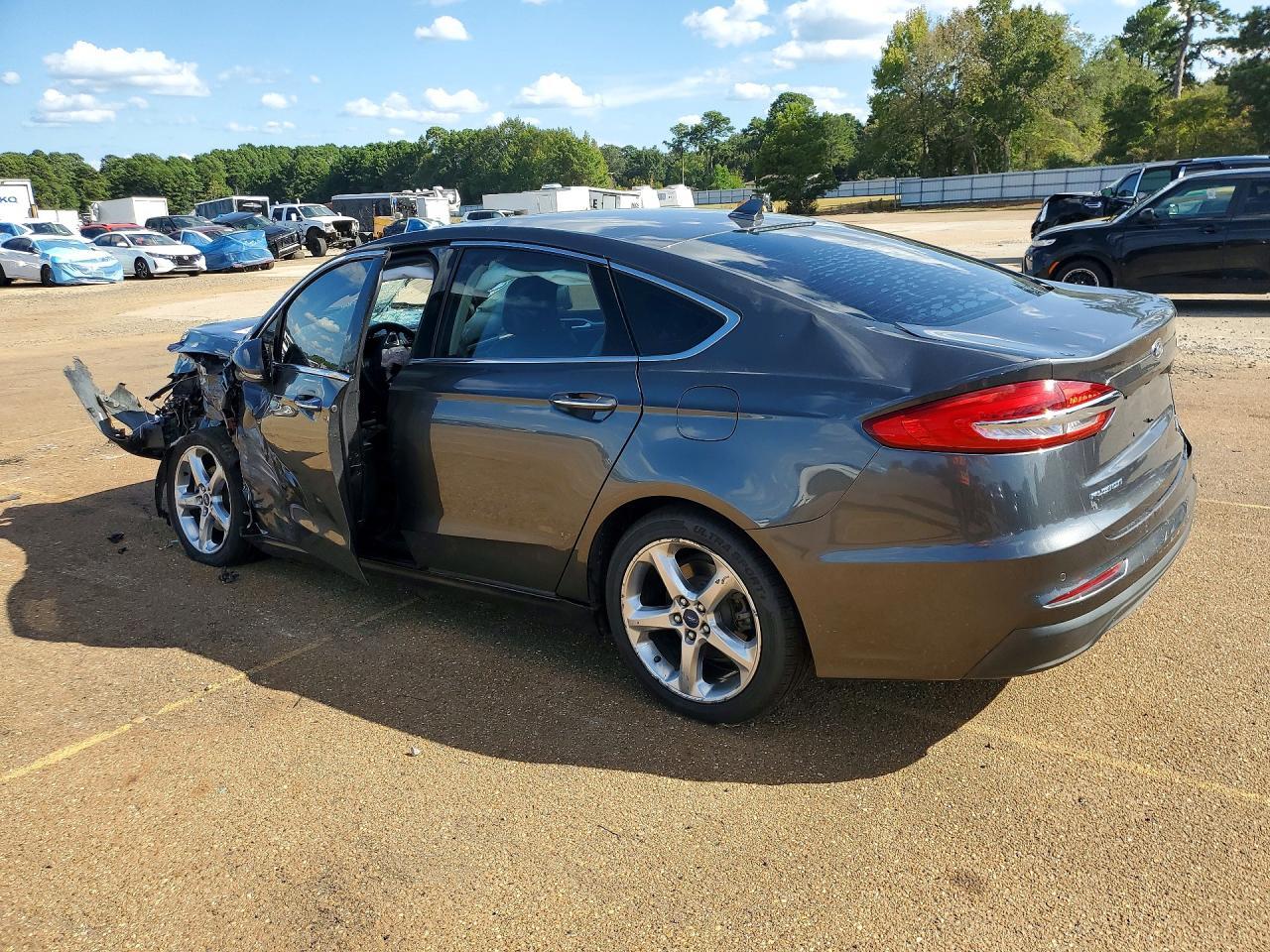 2019 Ford Fusion Sel - Image 2