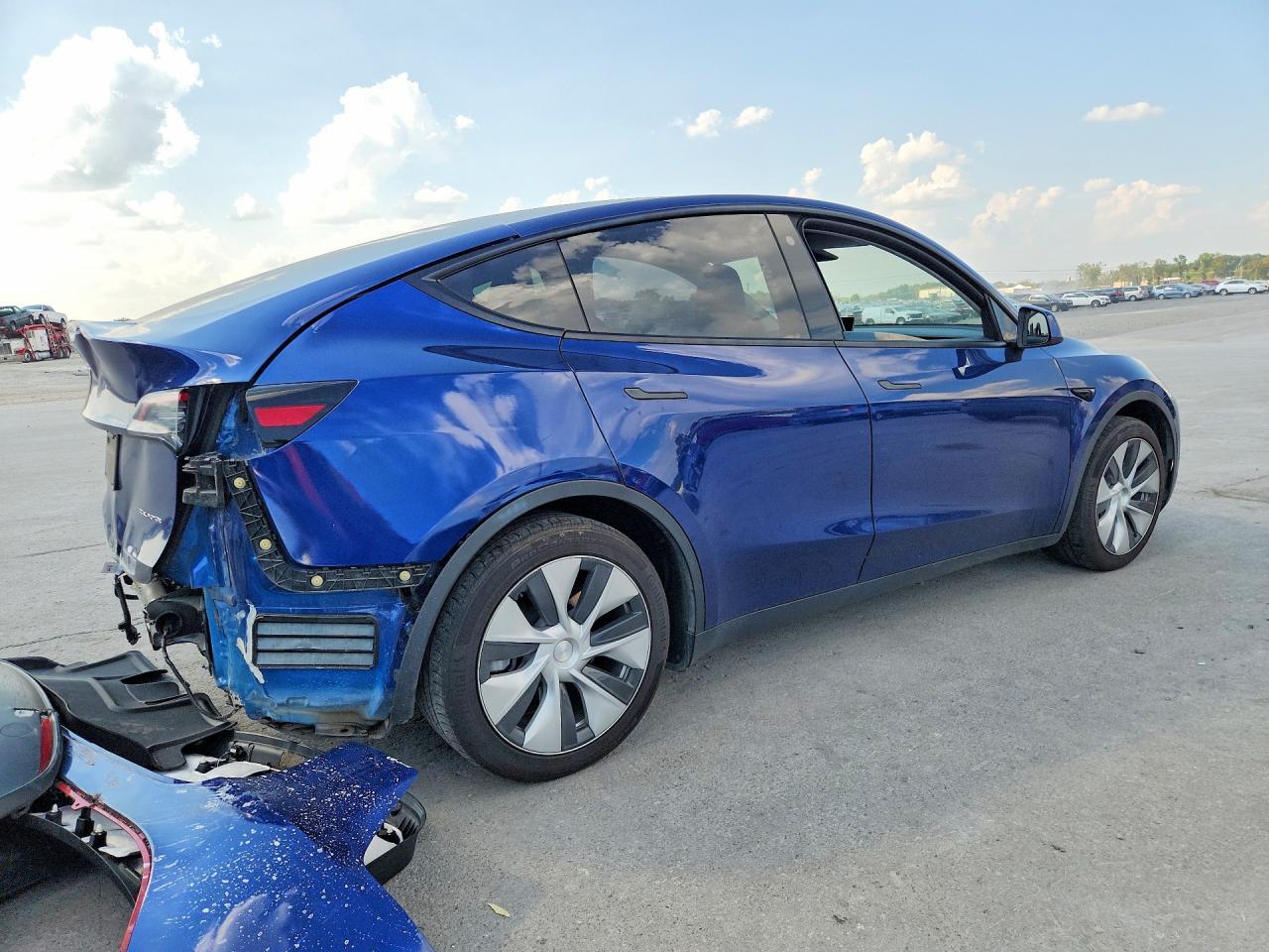 2023 Tesla Model Y - Фото 3