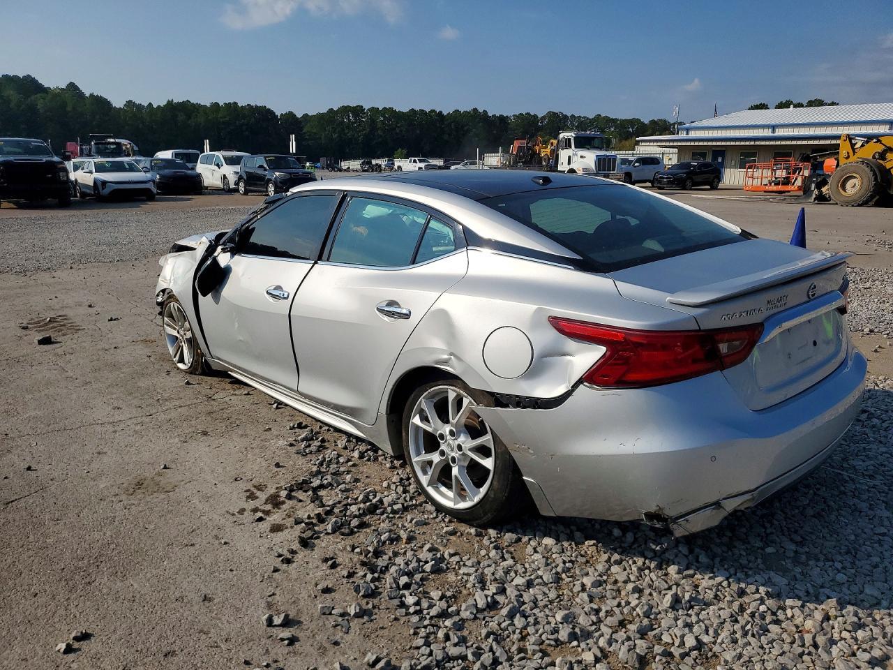 2018 Nissan Maxima Platinum - Image 2