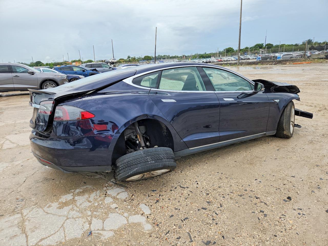 2015 Tesla Model S 85D - Image 3