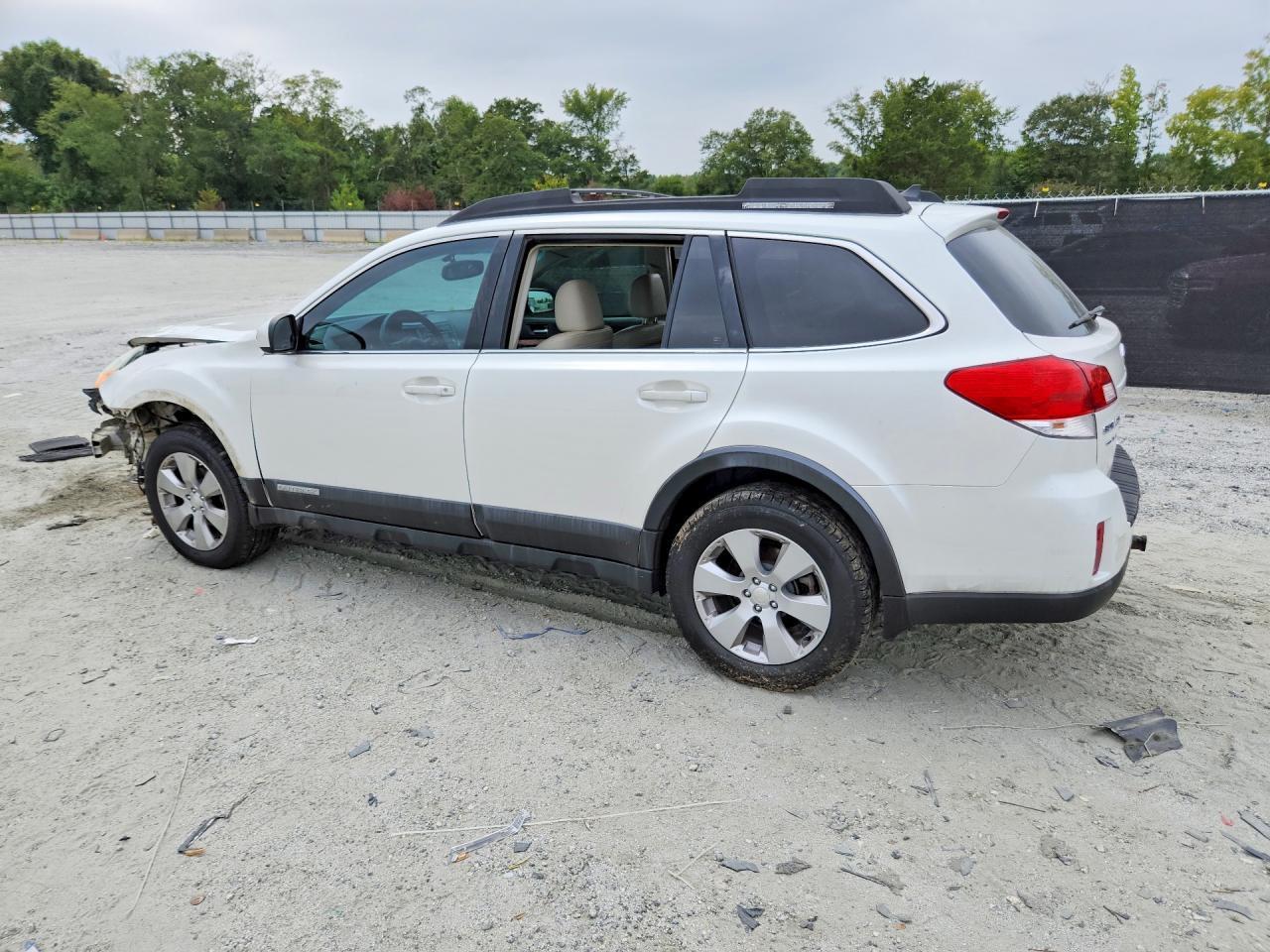 2011 Subaru Outback 2.5I Limited - Image 2