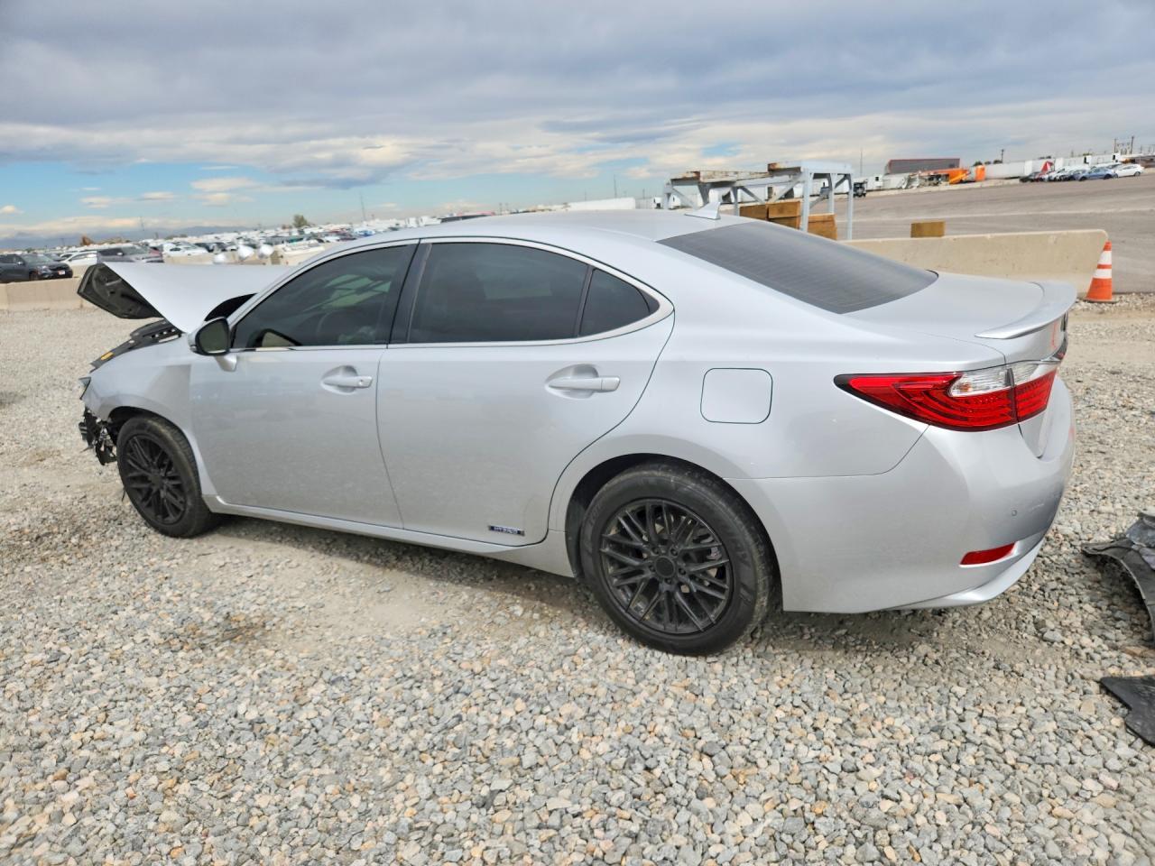 2014 Lexus Es 300H - Image 2