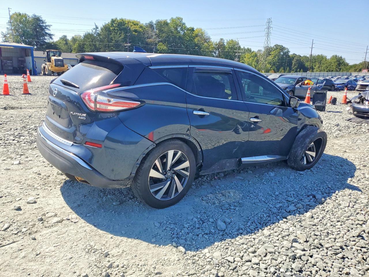 2017 Nissan Murano Platinum - Image 3