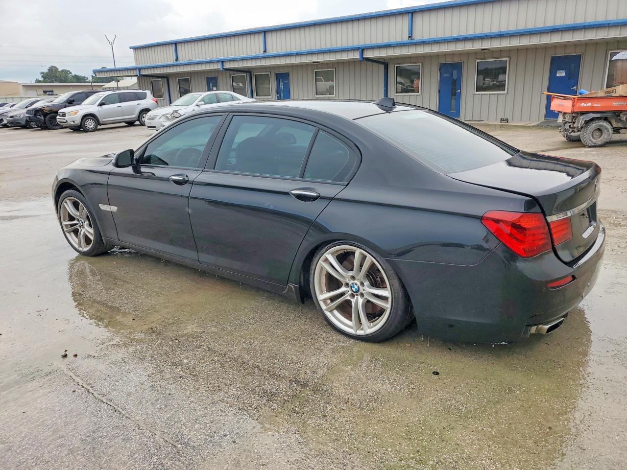2013 BMW 750 Li - Image 2